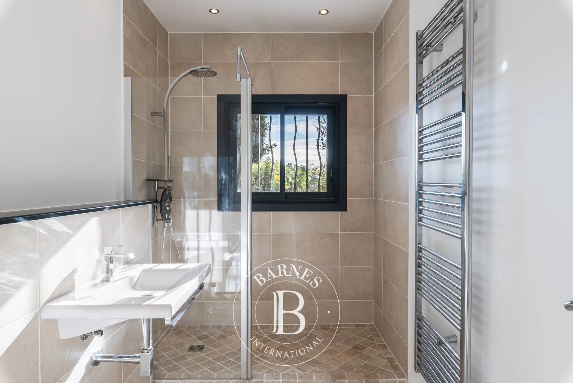 Ev Mougins - picture 16