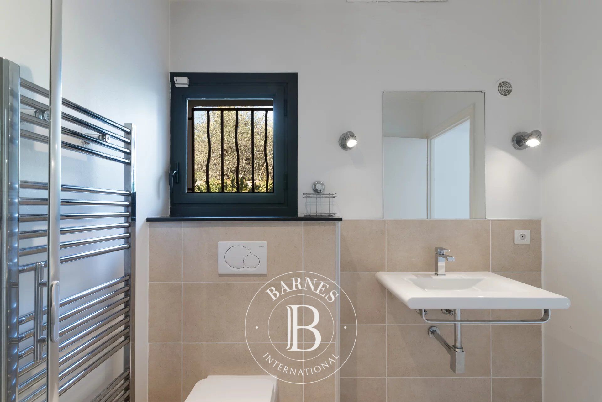 Ev Mougins - picture 12