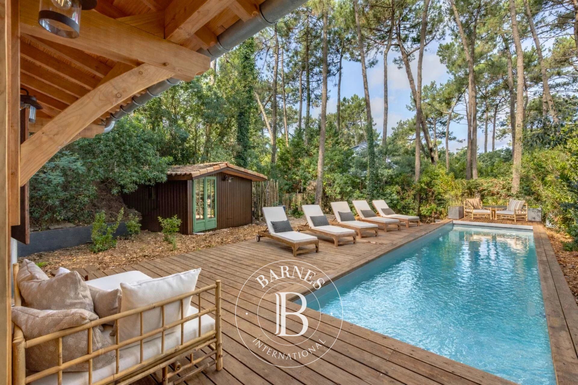 RARE OPPORTUNITÉ - SUPERBE VILLA AVEC VUE BASSIN ET PISCINE CHAUFFÉE, PLAGE DES AMÉRICAINS - CAP FERRET - picture 2