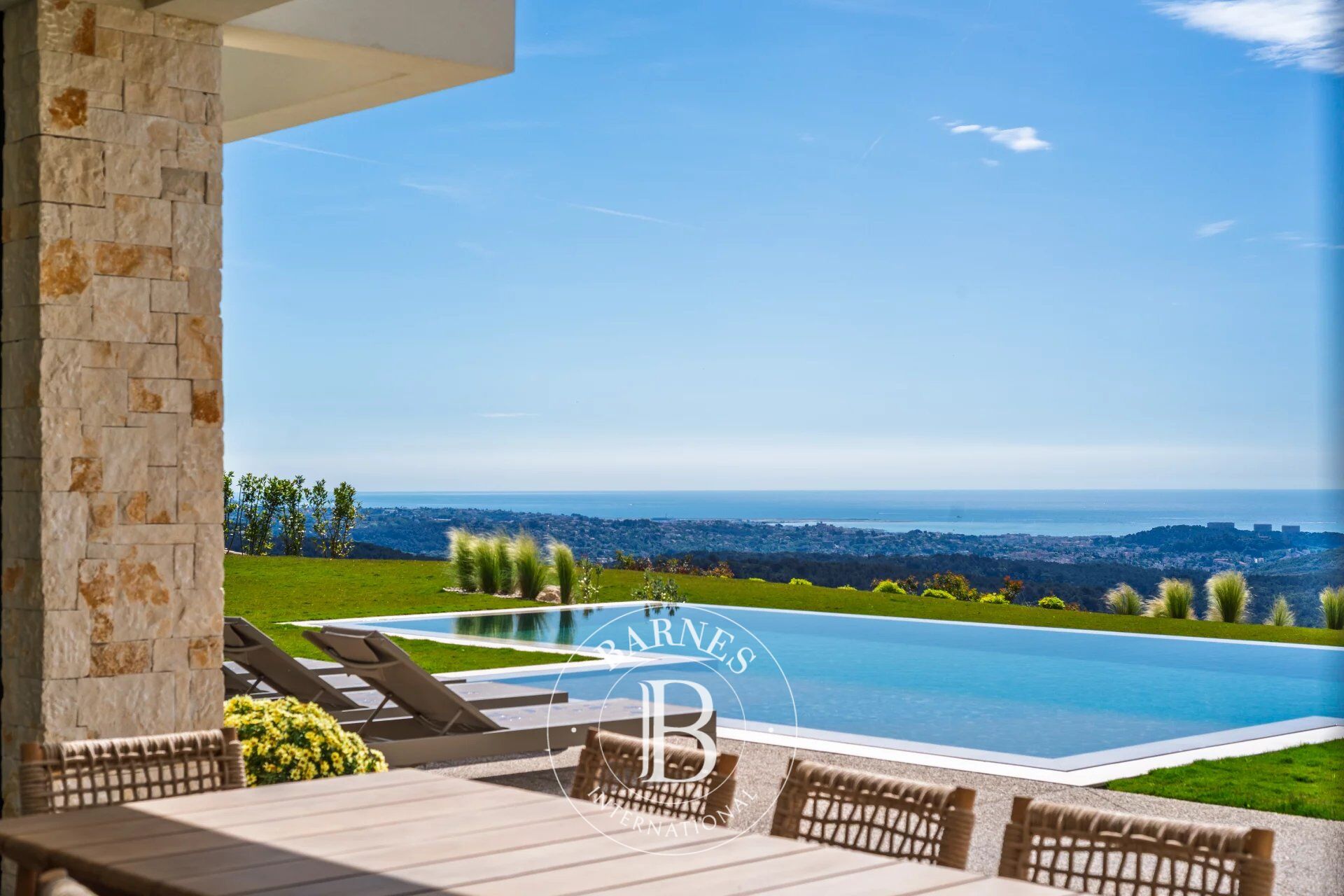 Roquefort-les-Pins - Domaine résidentiel très prisé - Villa neuve vue mer panoramique - picture 2