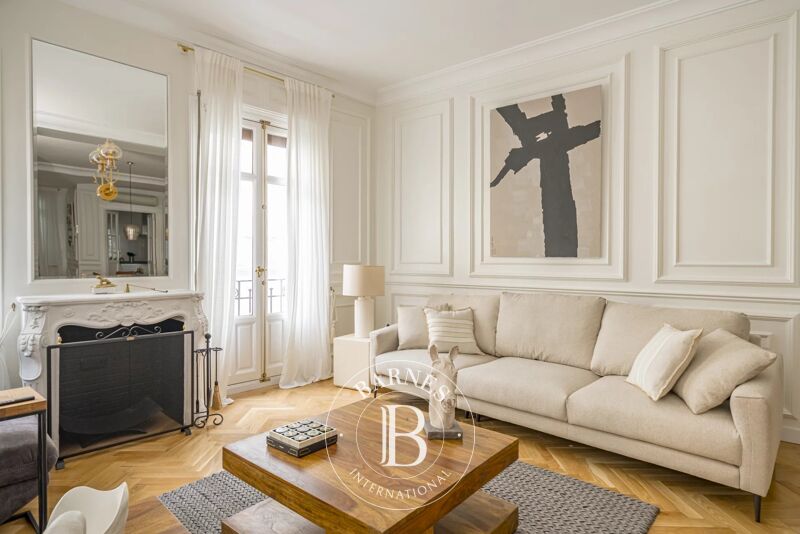 Madrid - Center - Exclusive Contemporary Design Apartment with 2 Bedrooms, 2 Bathrooms, and Luxury Finishes in a Classic Building