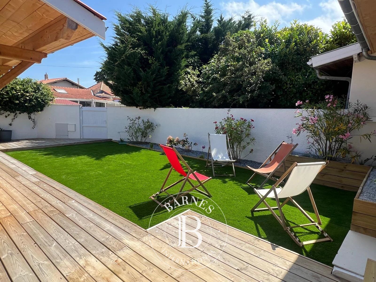 MAISON ENTIÈREMENT RÉNOVÉE AVEC DEUX PAVILLONS D'INVITÉS PROCHE PLAGE PEREIRE - picture 2