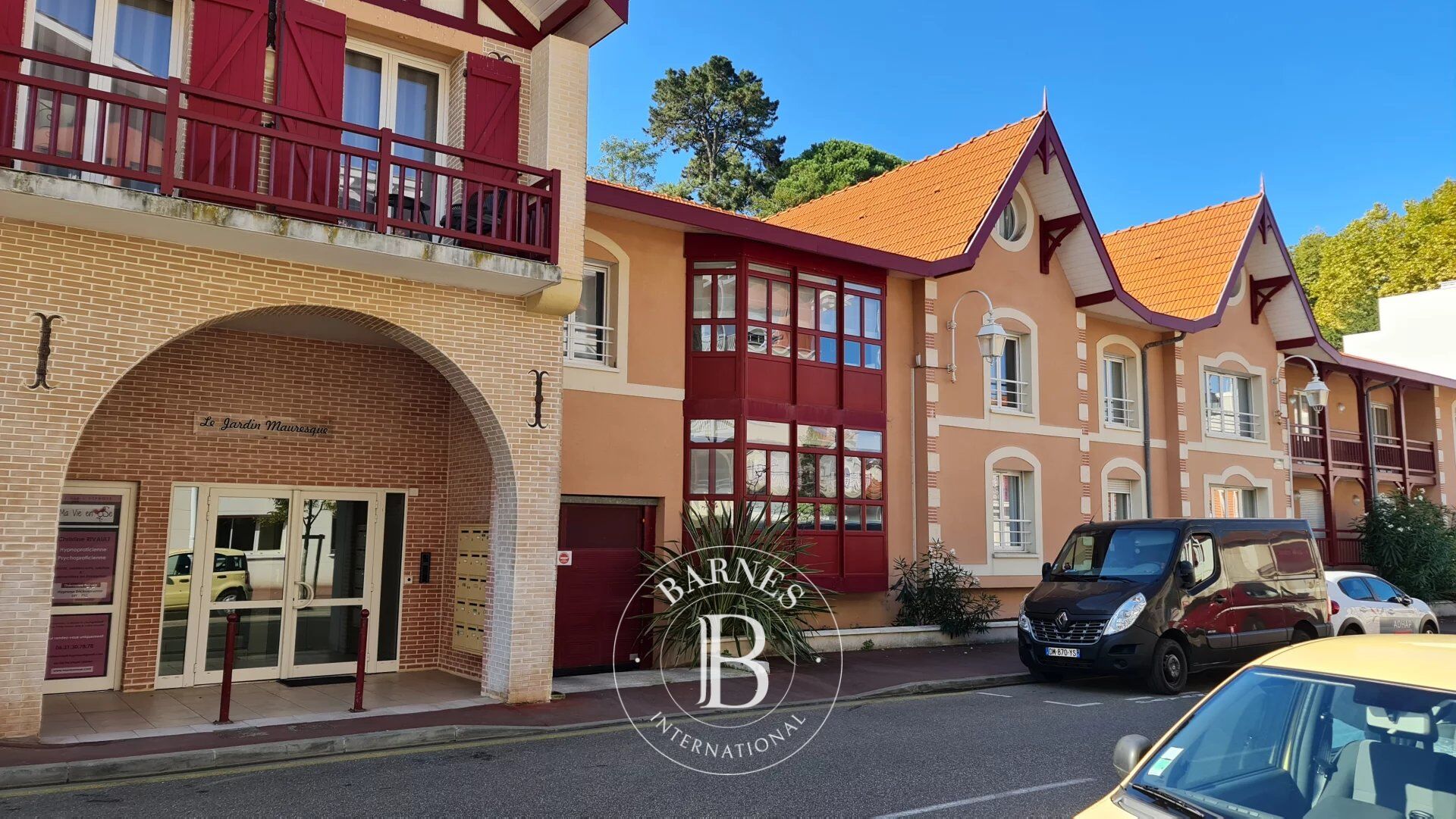 BEL APPARTEMENT AVEC TERRASSE ET 2 CHAMBRES, AU COEUR D’ARCACHON - picture 1