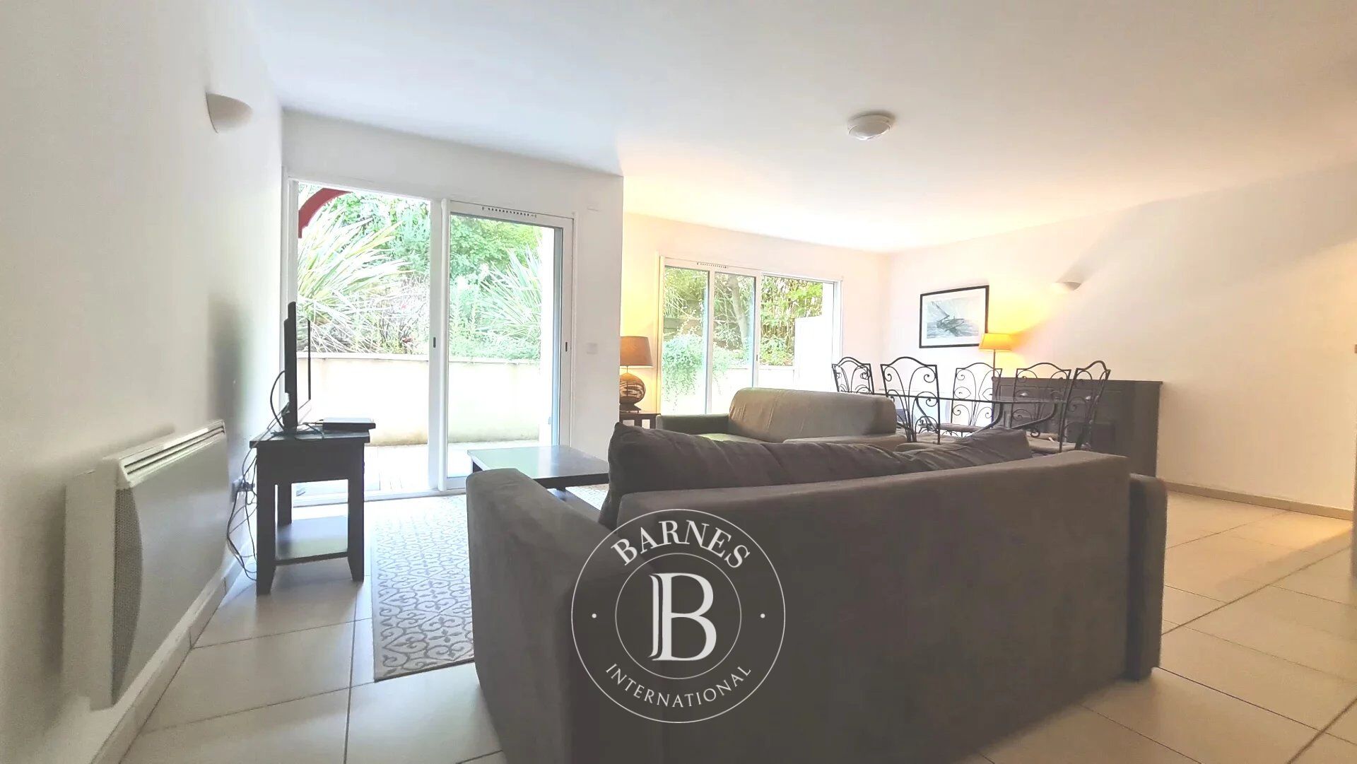 BEL APPARTEMENT AVEC TERRASSE ET 2 CHAMBRES, AU COEUR D’ARCACHON - picture 3