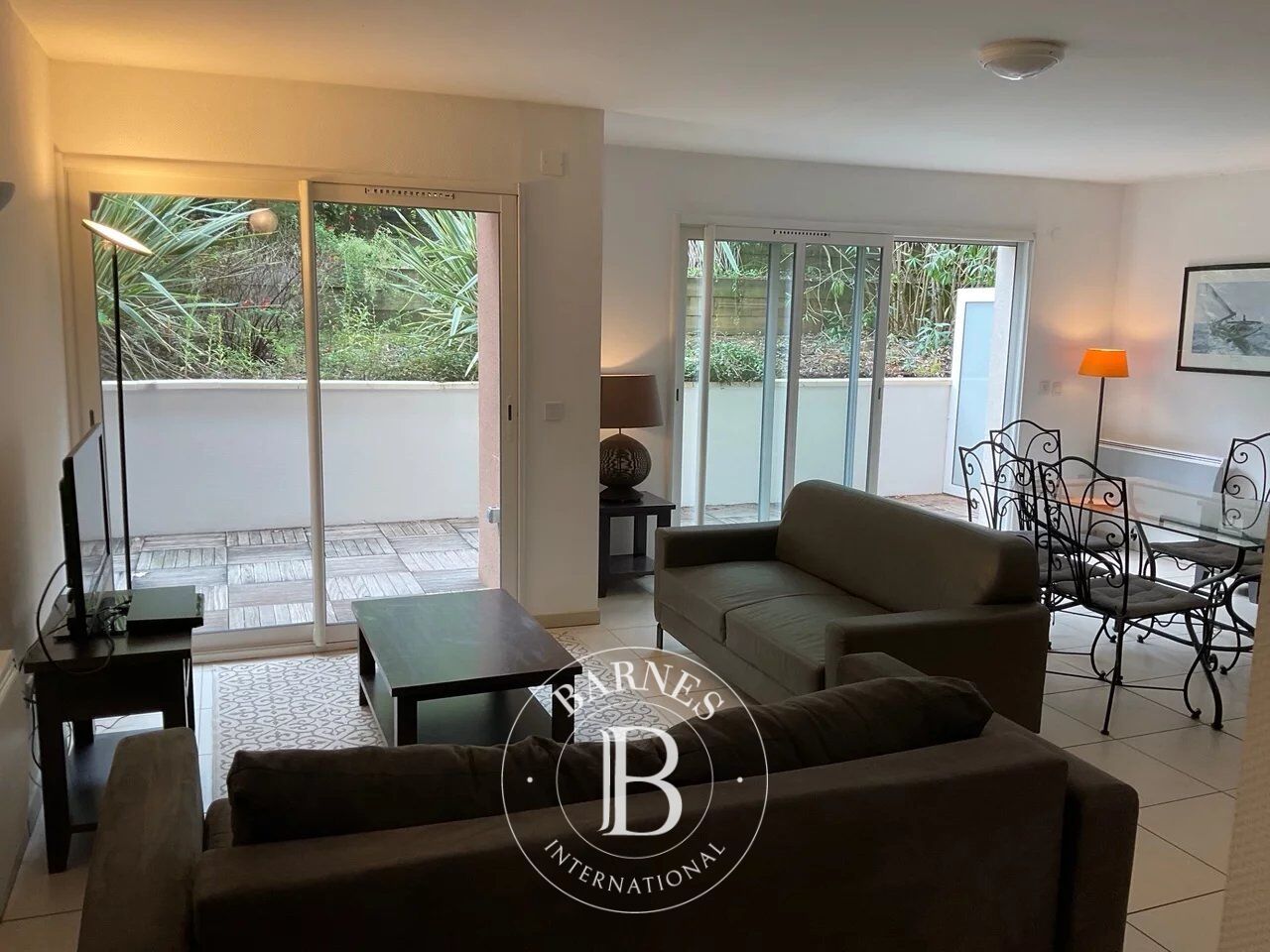 BEL APPARTEMENT AVEC TERRASSE ET 2 CHAMBRES, AU COEUR D’ARCACHON - picture 2