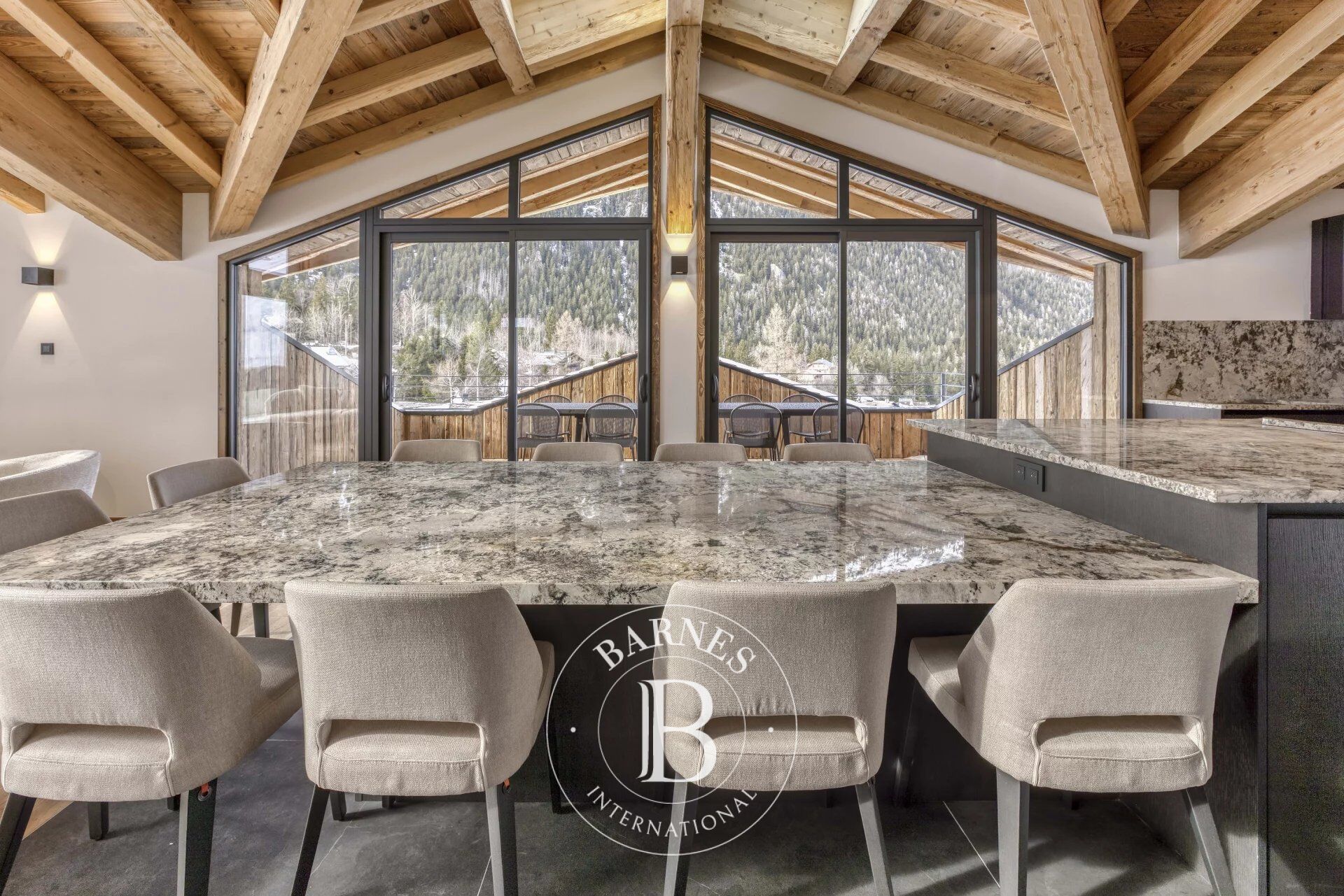 BARNES CHAMONIX - LE LAVANCHER - CHALET NEUF 5 CHAMBRES - VUE PANORAMIQUE - picture 3