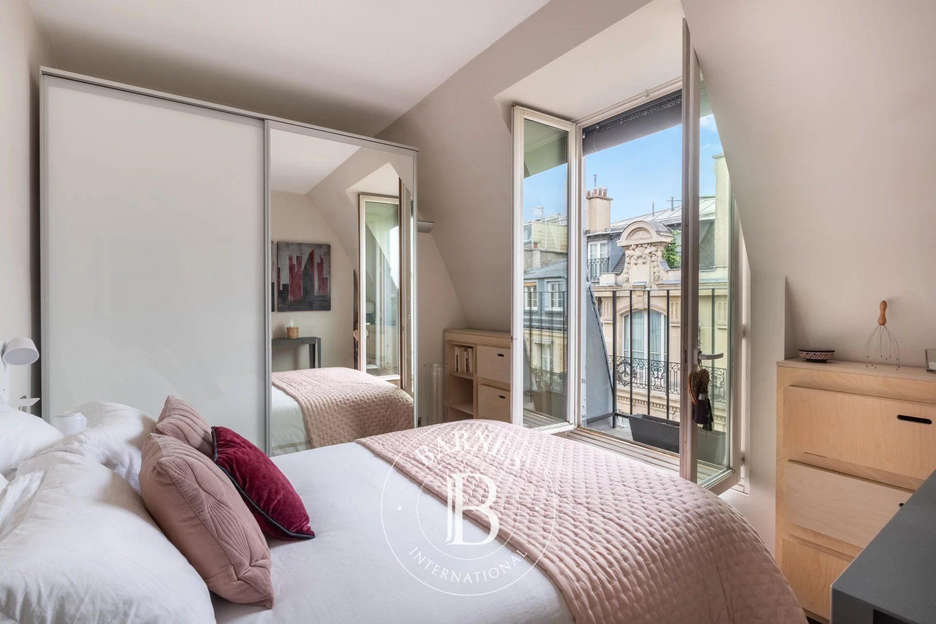 Paris 16 -  Trocadéro / Chaillot - Bright - 1-bed - Top floor - picture 3