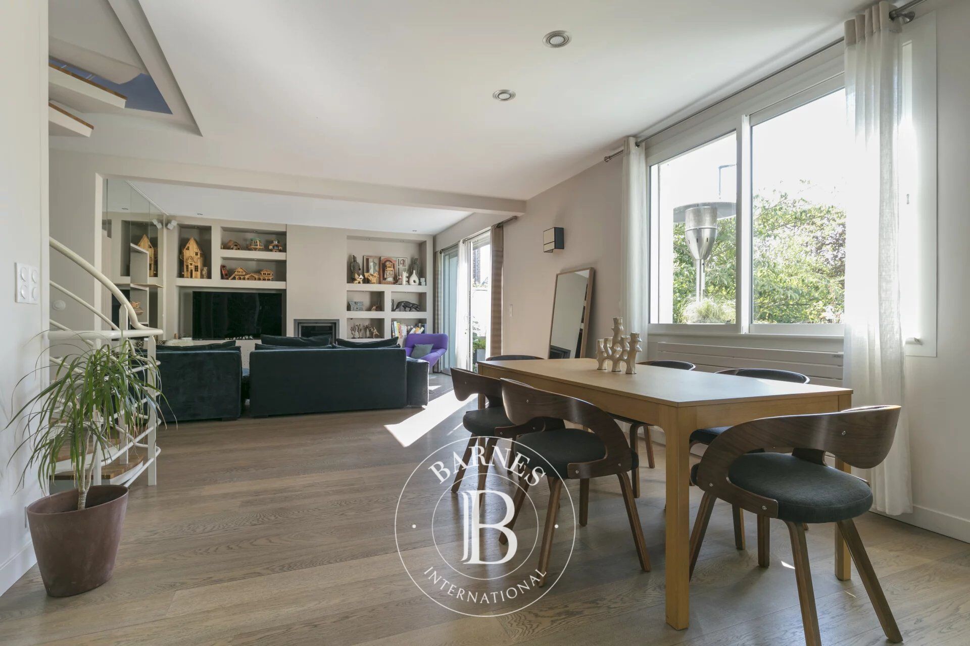 Casa Suresnes - picture 2