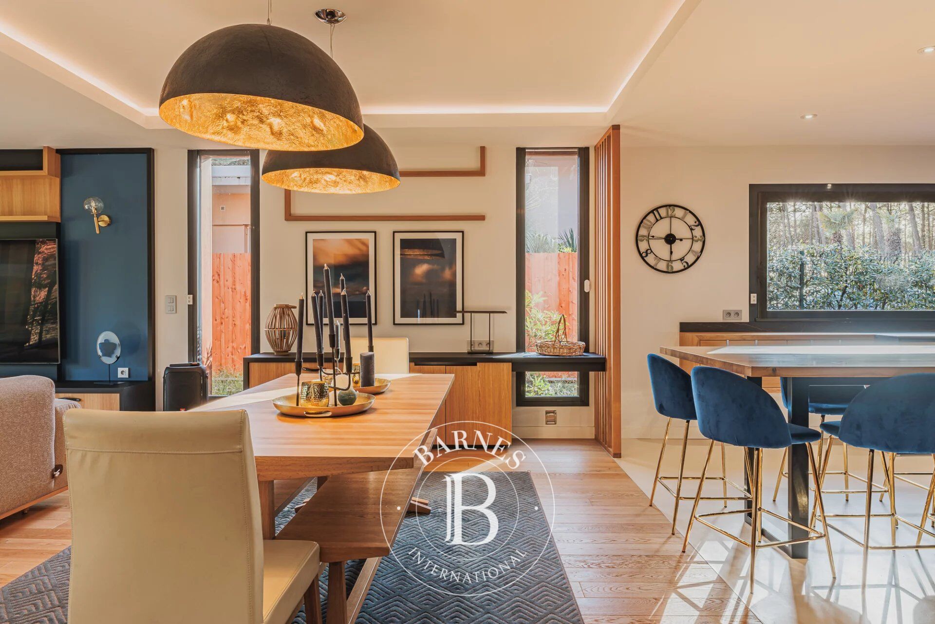 Exceptional Front-Line Villa, Pereire Beach - picture 2