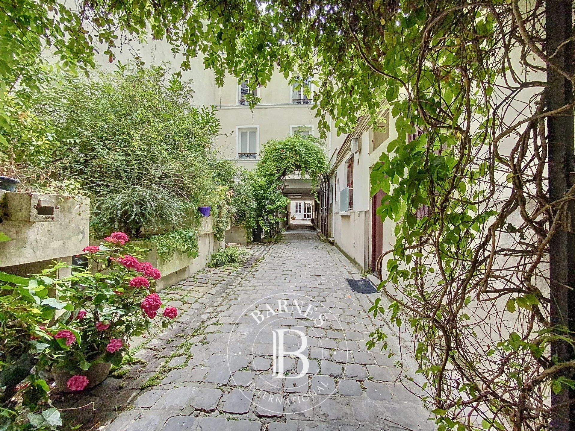 Piso Paris 6ème - picture 1