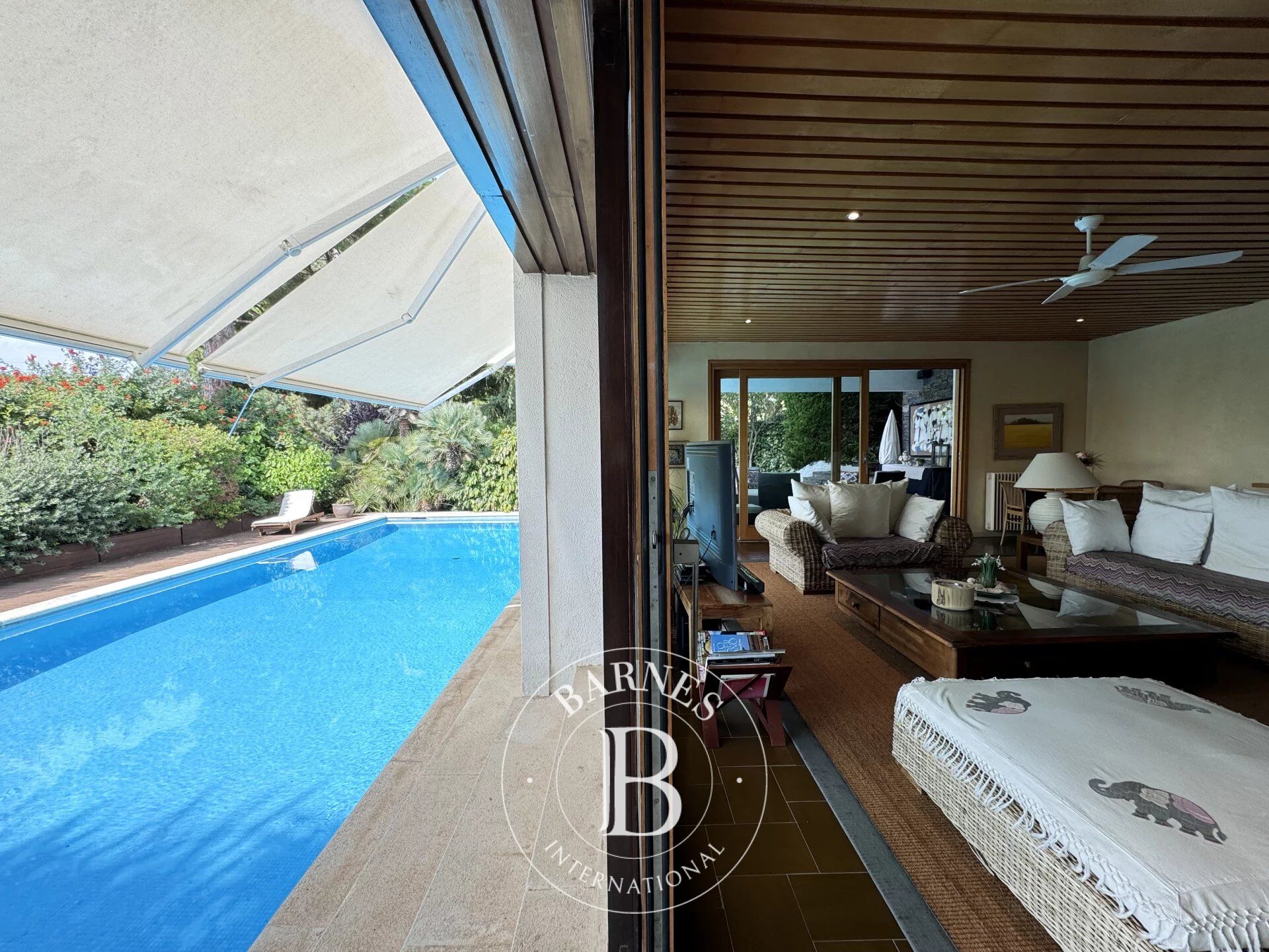 Preciosa casa con piscina cerca del centro de Cabrils, a 30 minutos de Barcelona. - picture 3