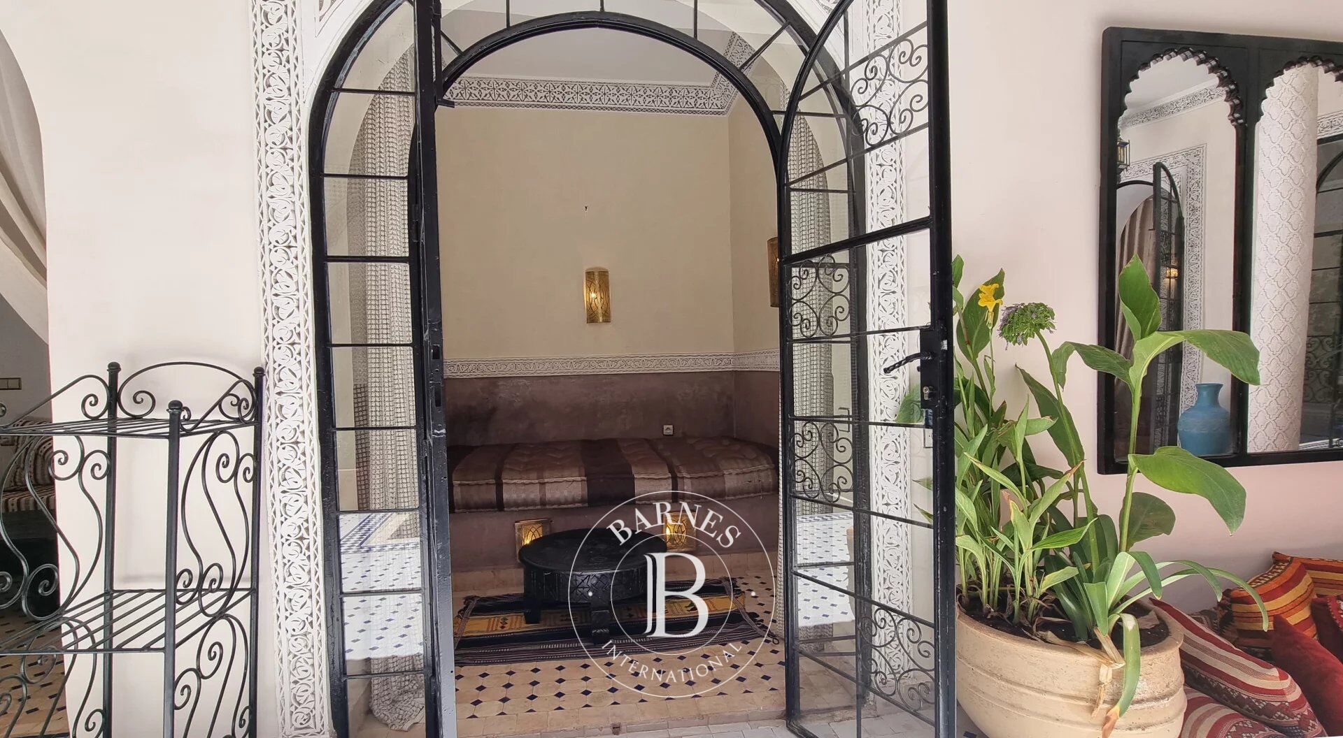 Magnifique riad de 5 chambres avec sdb situé dans le quartier de Sidi Mimoun à la vente. - picture 2