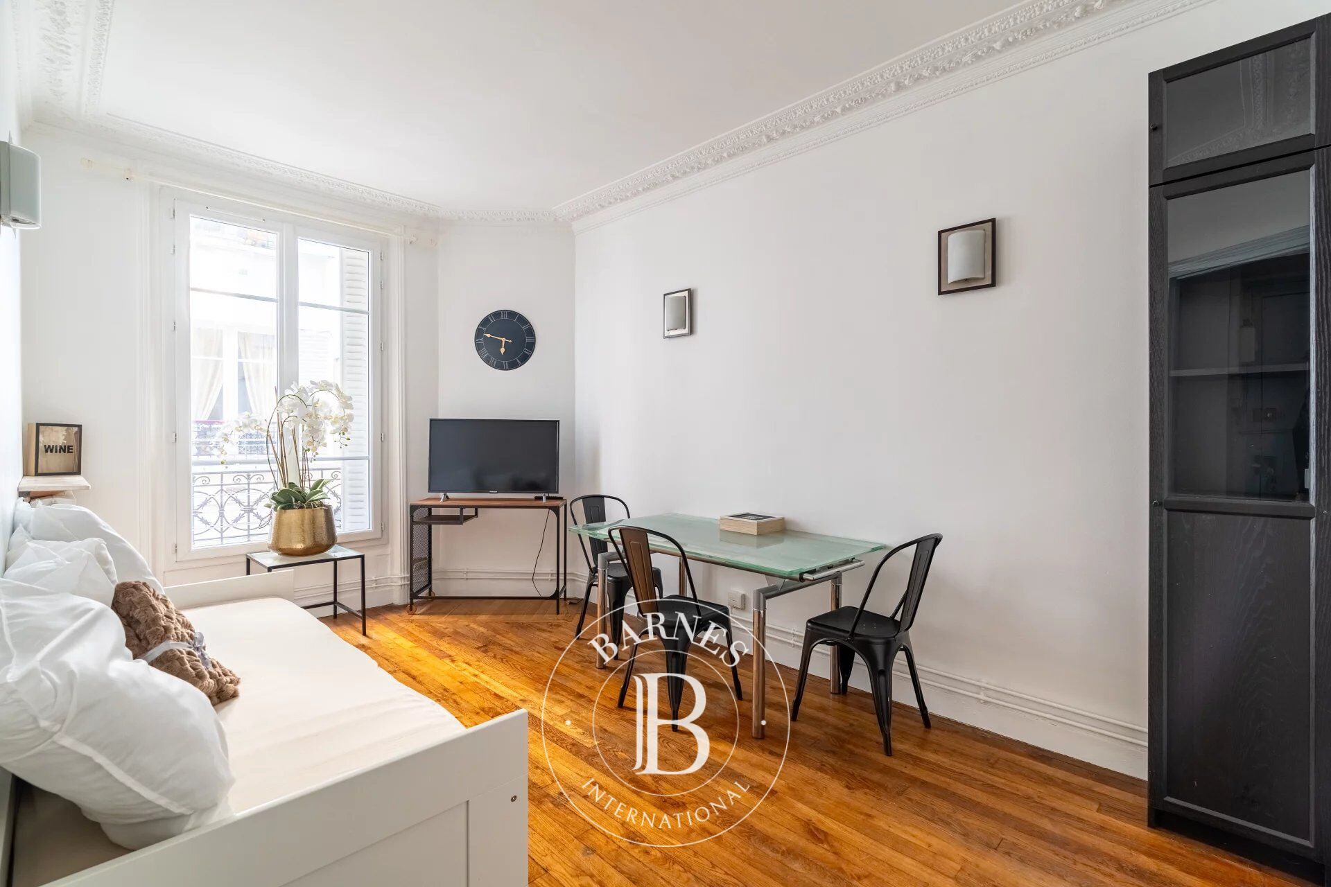 Levallois-Louise Michel - 1-bed apartment - Period charm - Close to the shops and public transport services - Ideal investors - picture 1