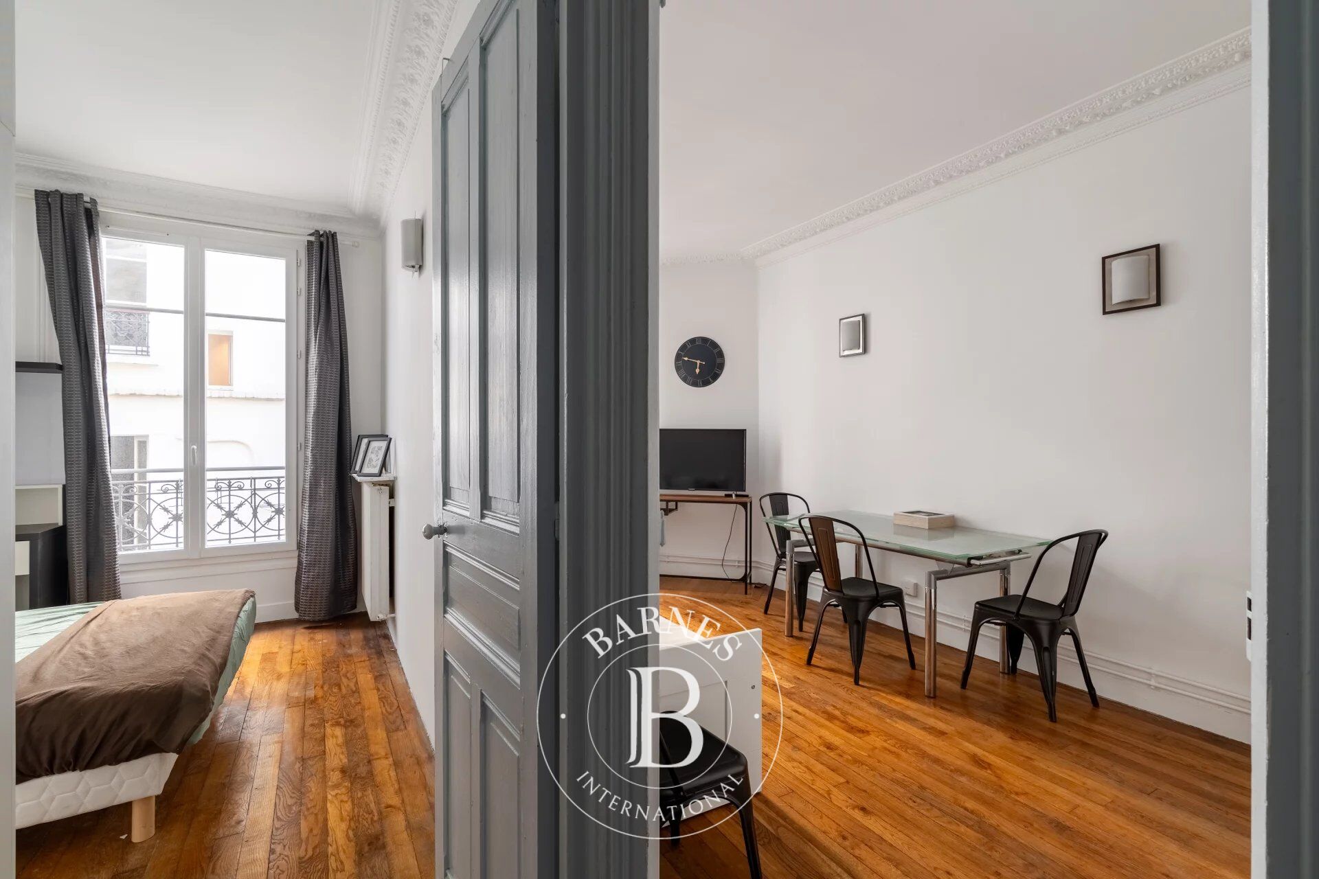Levallois-Louise Michel - 1-bed apartment - Period charm - Close to the shops and public transport services - Ideal investors - picture 2