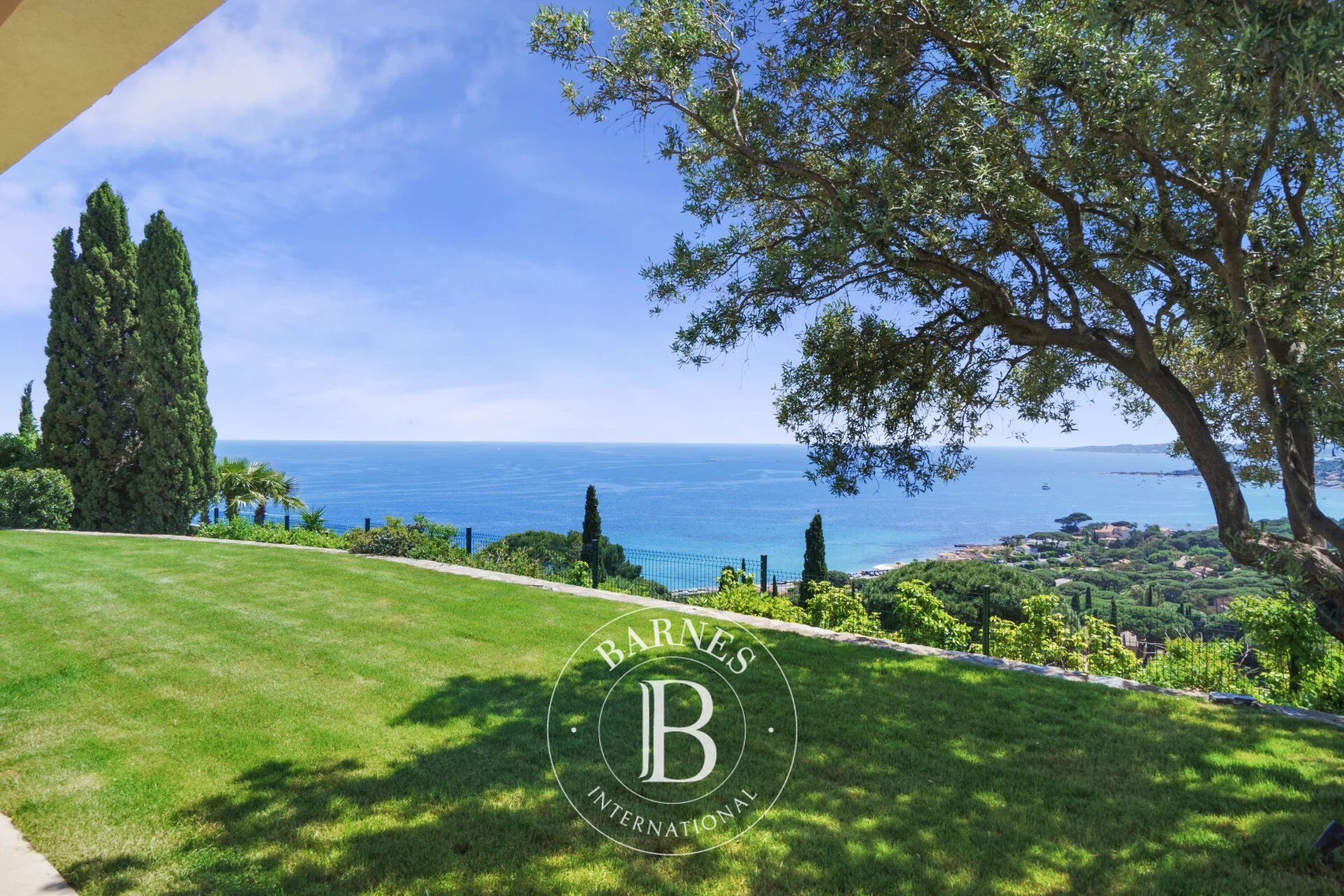 SAINTE-MAXIME - LA NARTELLE - VILLA SEA VIEW - GATED ESTATE - picture 1