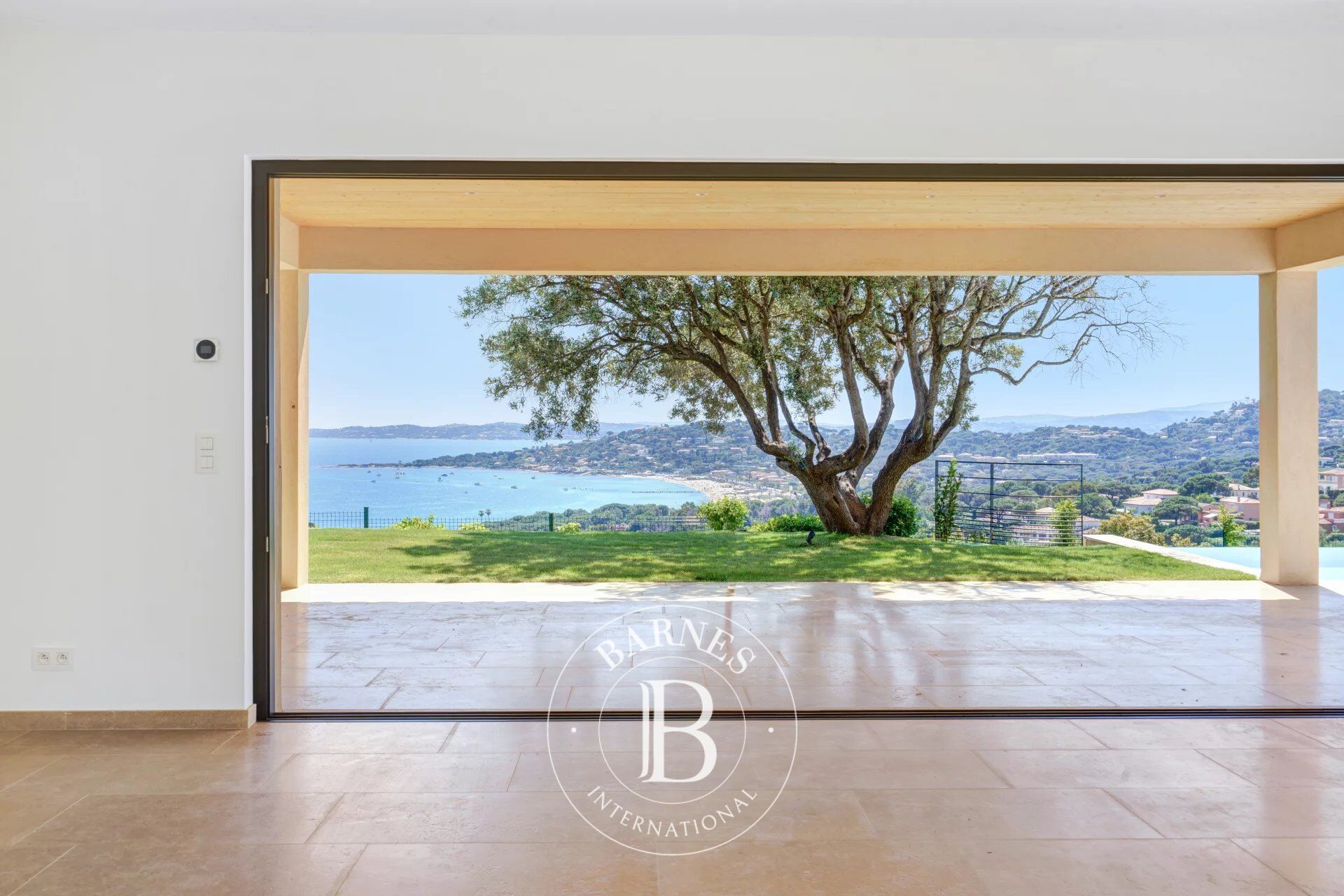 SAINTE-MAXIME - LA NARTELLE - VILLA SEA VIEW - GATED ESTATE - picture 2