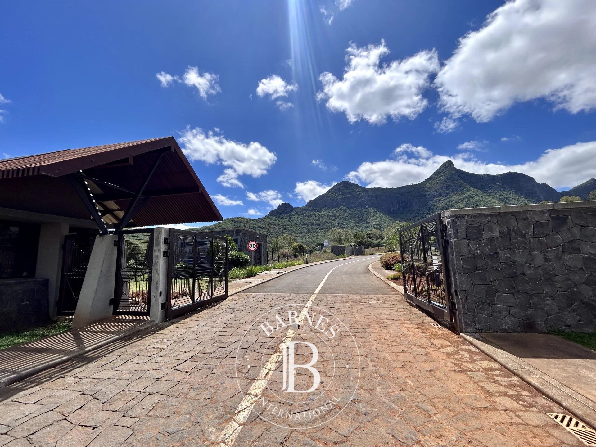 MOKA - Residential land with sea and mountain views - 1,963 m² - France - picture 1