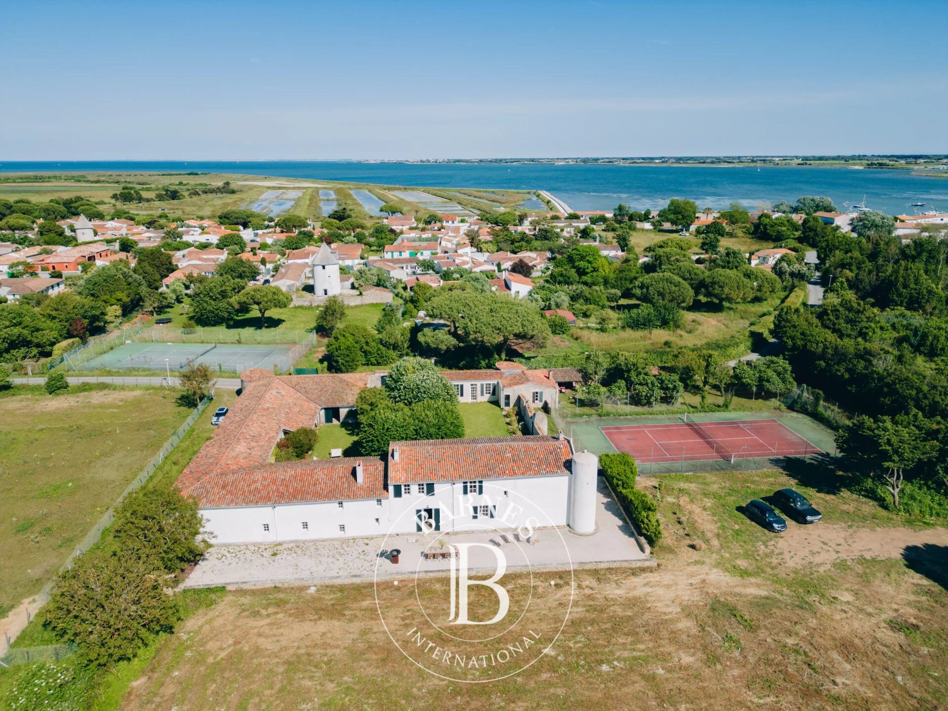 Villa Loix - picture 1