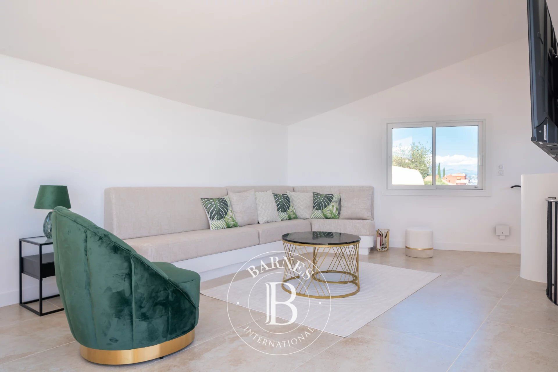 SEASONAL RENTAL - picture 2