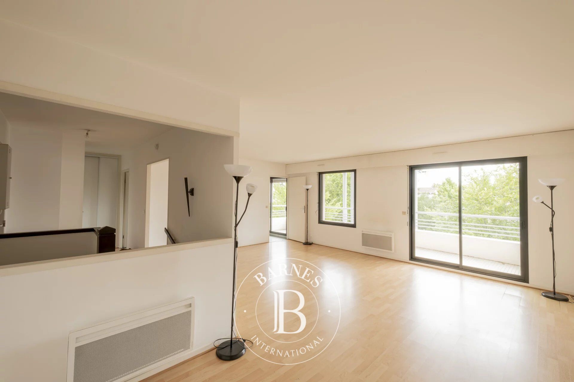 Sole agent - Le Bouscat area– 103 sqm split level flat - Terraces - Box - picture 2