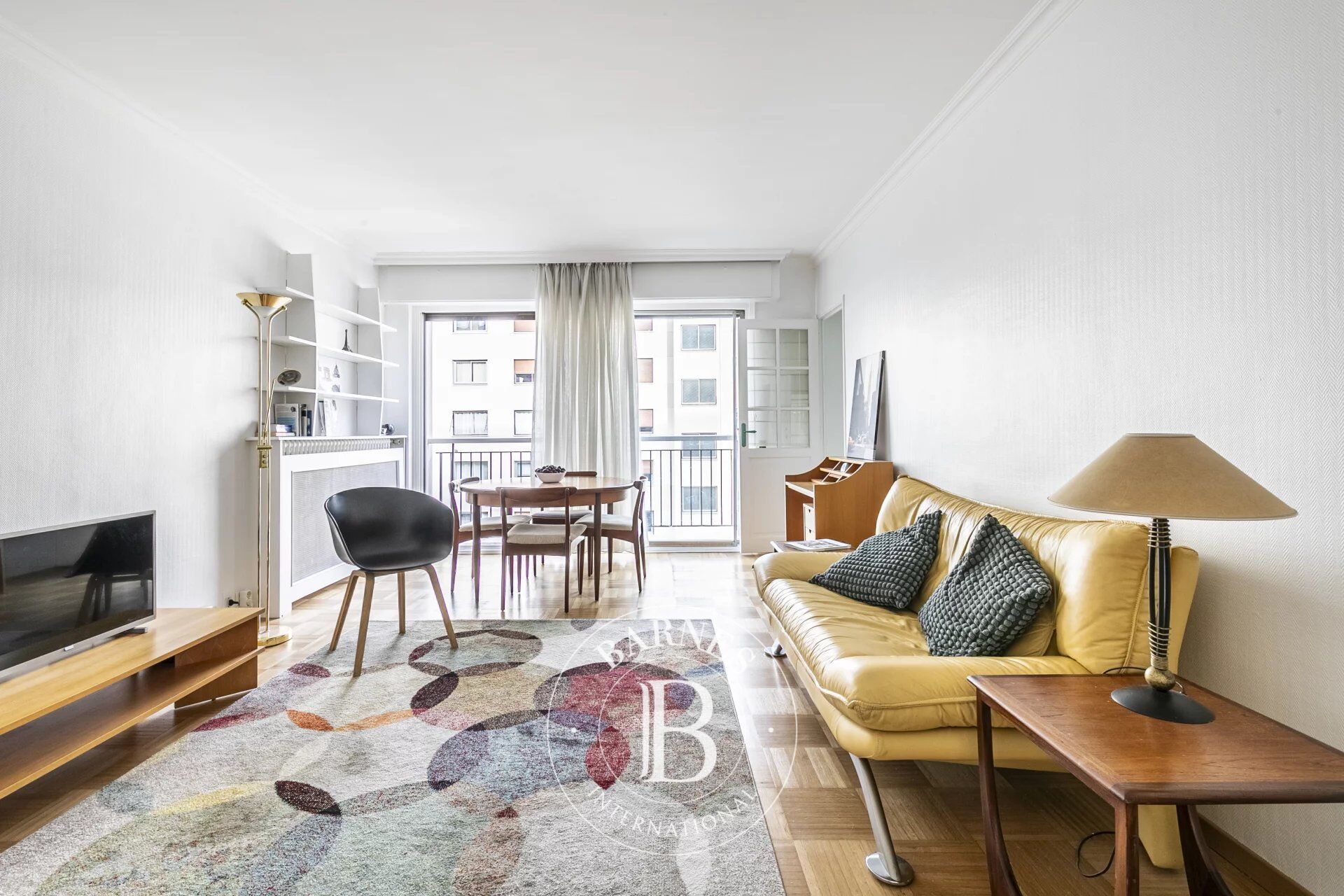 EXCLUSIVITE - PARIS 15 - SUFFREN - STUDIO - ETAGE ELEVE - picture 2