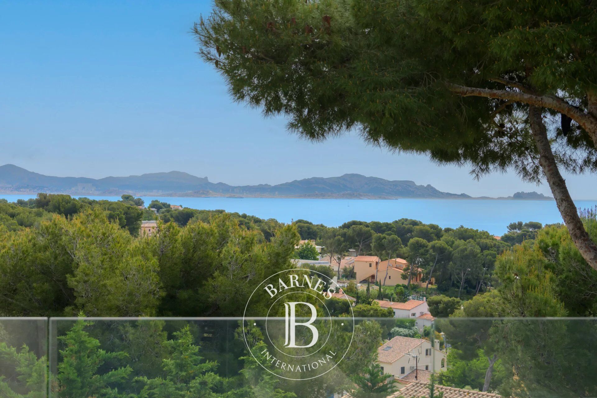 CONTEMPORARY VILLA – SEA VIEW – HIGH-END FEATURES – 4 EN-SUITE BEDROOMS – POOL – WALKING DISTANCE TO THE PORT & BEACH - picture 1