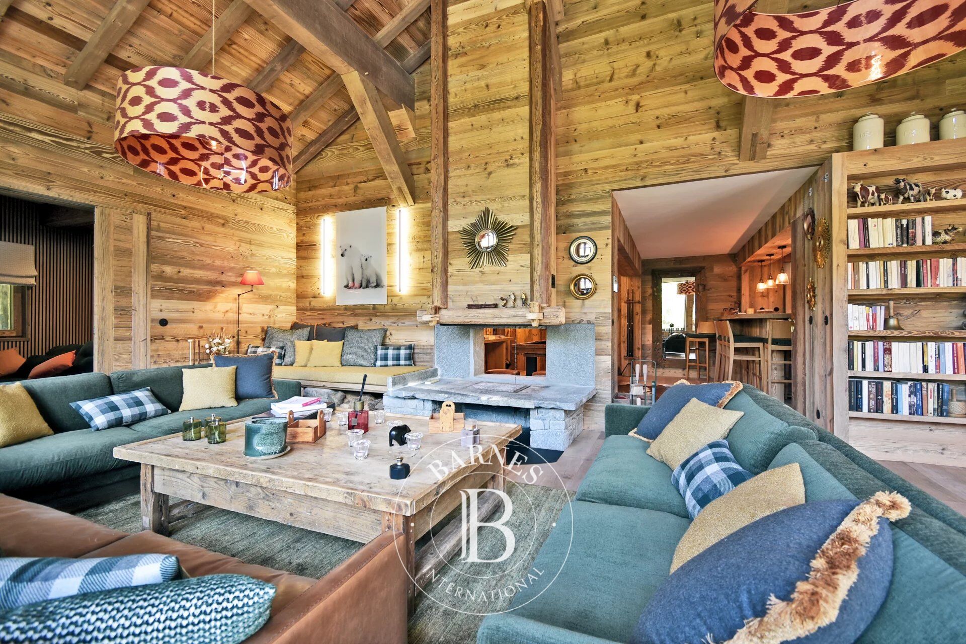 Exceptional Chalet Nestled in the Heart of the 3 Valleys - picture 1