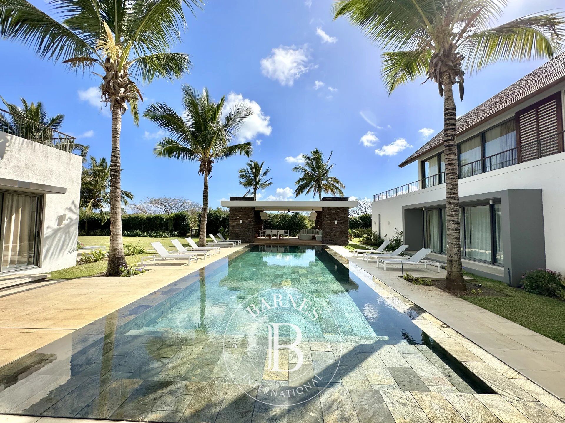 MONT CHOISY - Exceptional villa on a golf - 5 bedrooms - picture 1