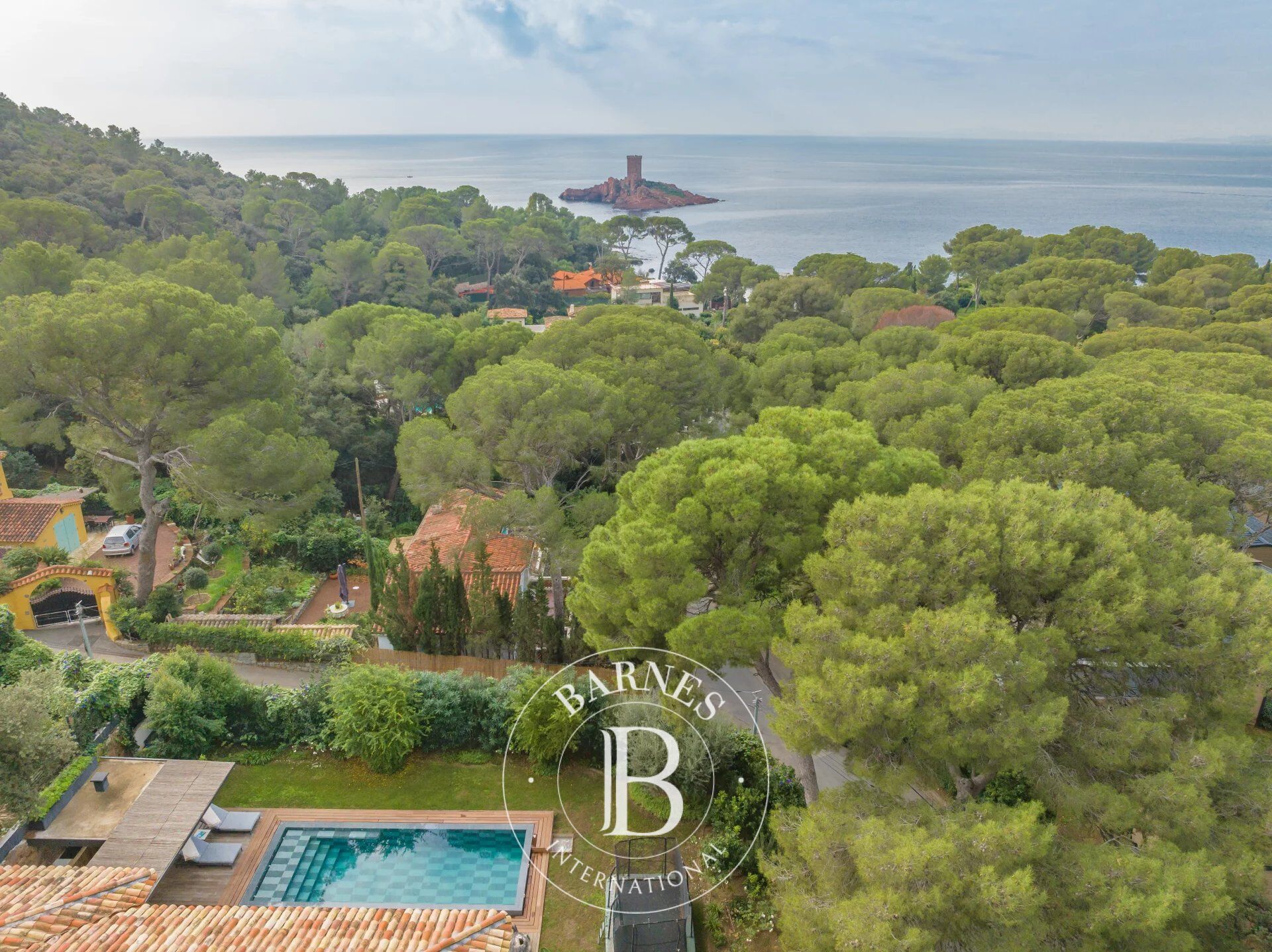 SAINT-RAPHAËL - MODERN VILLA IN ABSOLUTE CALM - BEACH ON FOOT - picture 2