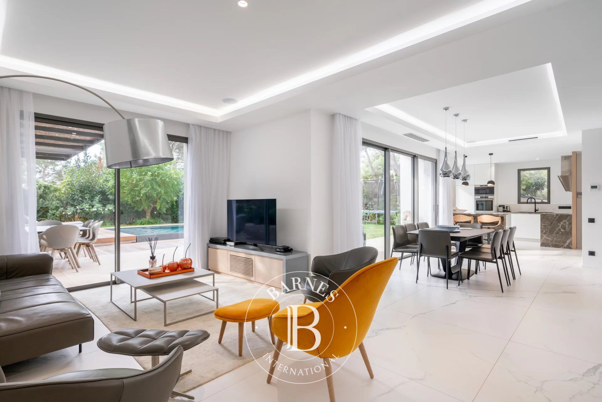 SAINT-RAPHAËL - MODERN VILLA IN ABSOLUTE CALM - BEACH ON FOOT - picture 3