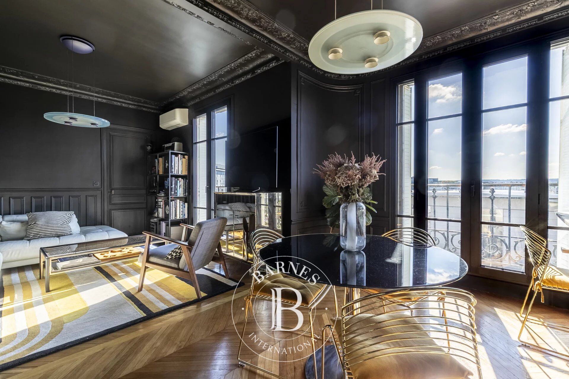 PARIS 15 - PORTE DE VERSAILLES - 2 BEDROOMS - BALCONIES - picture 2