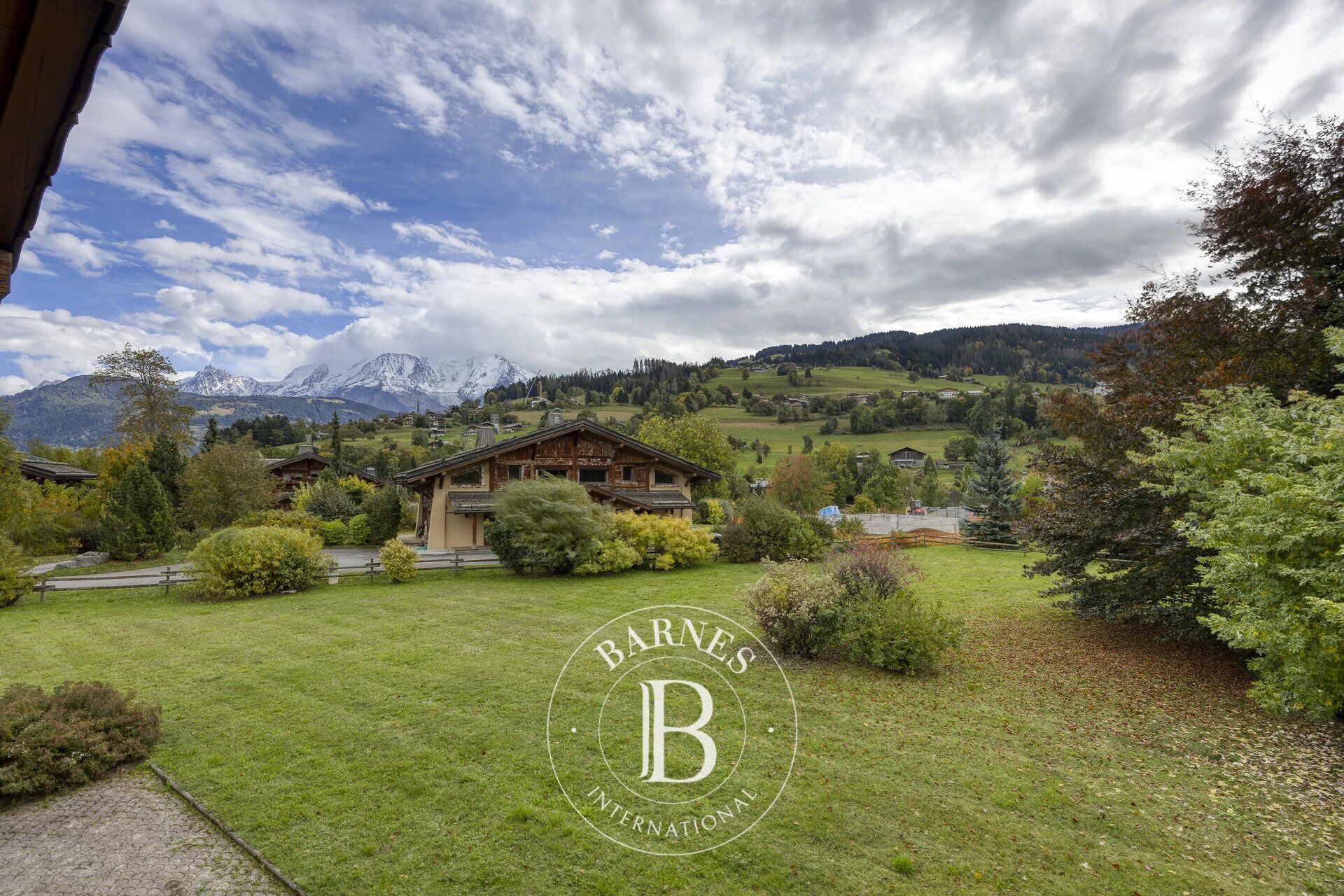 COMBLOUX - TERRAIN CONSTRUCTIBLE AVEC VUE MONT-BLANC - picture 1