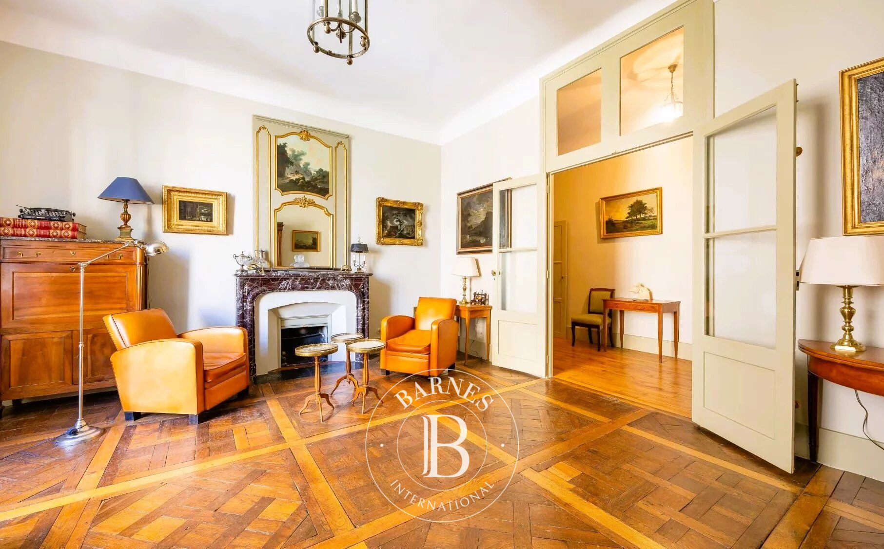 Versailles Notre-Dame - 86m² (926 sq ft) apartment - 1st floor of a 17th century building - 1/2 bedrooms - Cellar - Prime location. - picture 3