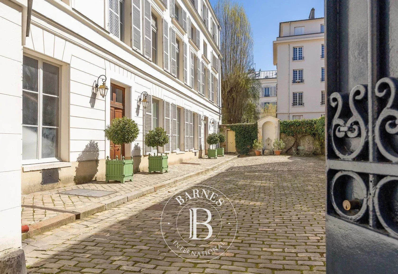 Versailles Notre-Dame - 86m² (926 sq ft) apartment - 1st floor of a 17th century building - 1/2 bedrooms - Cellar - Prime location. - picture 1