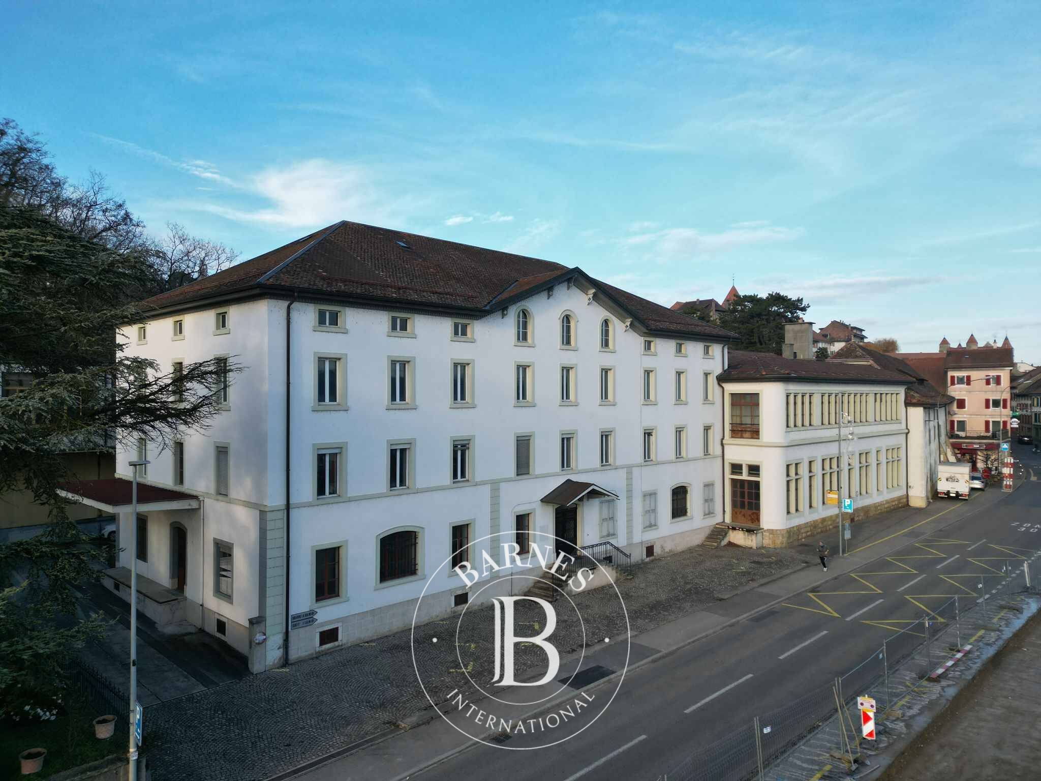 For Sale, Building Grandson - picture 1