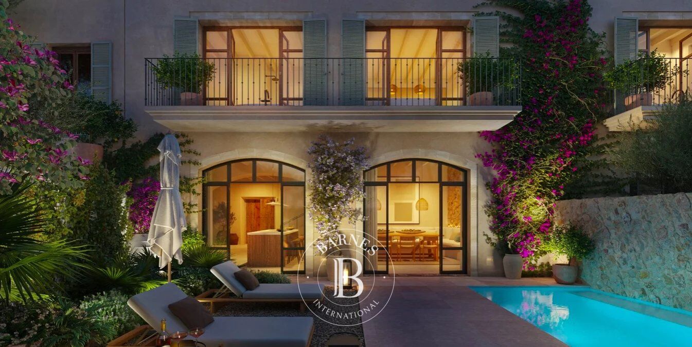 Elegant Three-Level Sustainable Townhouse with Scenic Mountain Views in Santa Maria del Camí - picture 1