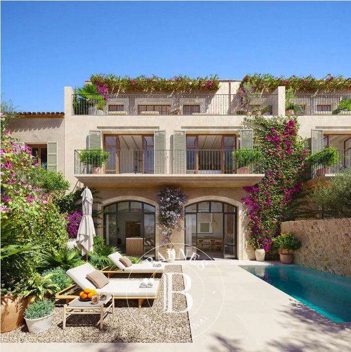 Elegant Three-Level Sustainable Townhouse with Scenic Mountain Views in Santa Maria del Camí - picture 2