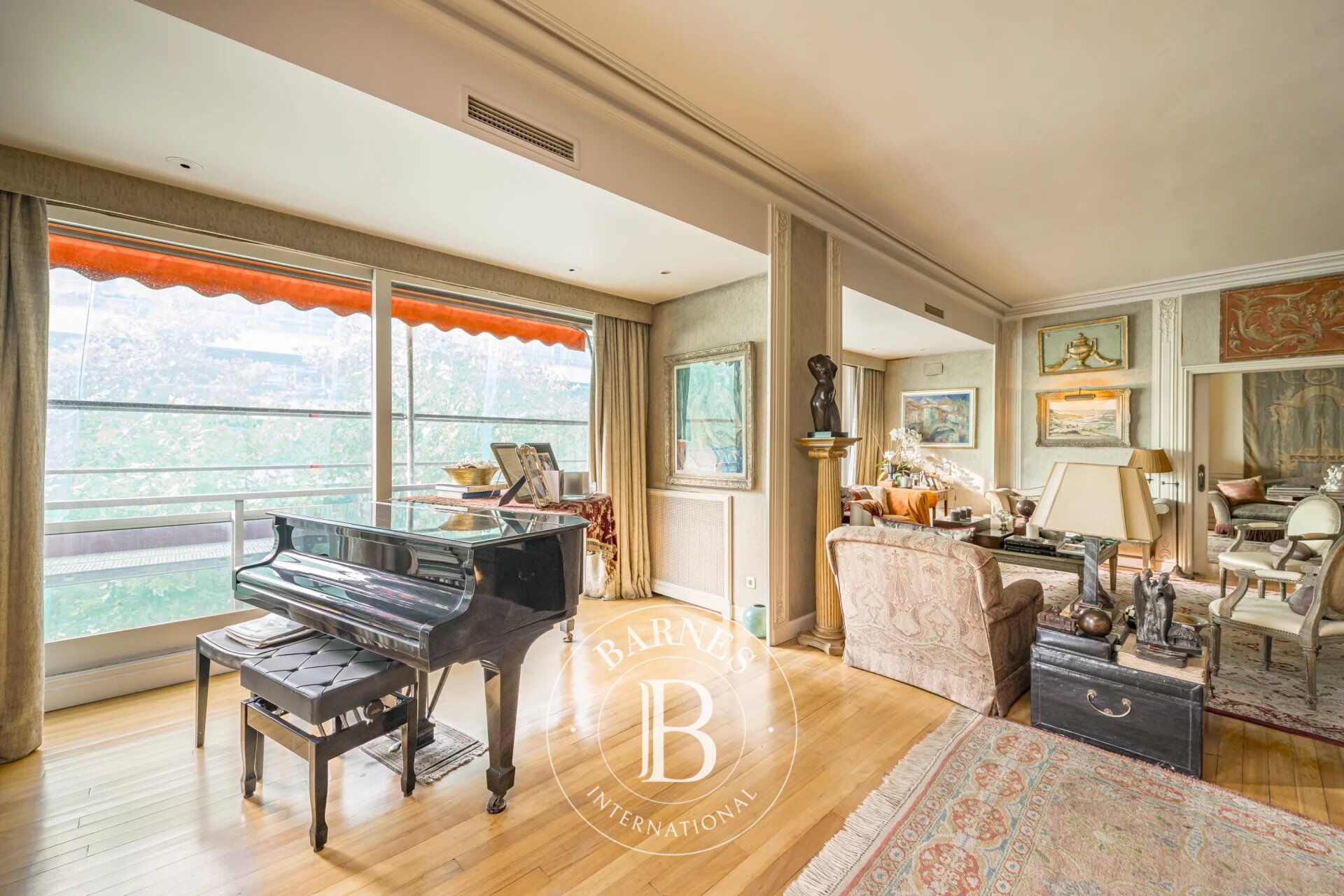 Impressive flat in Almagro - picture 2