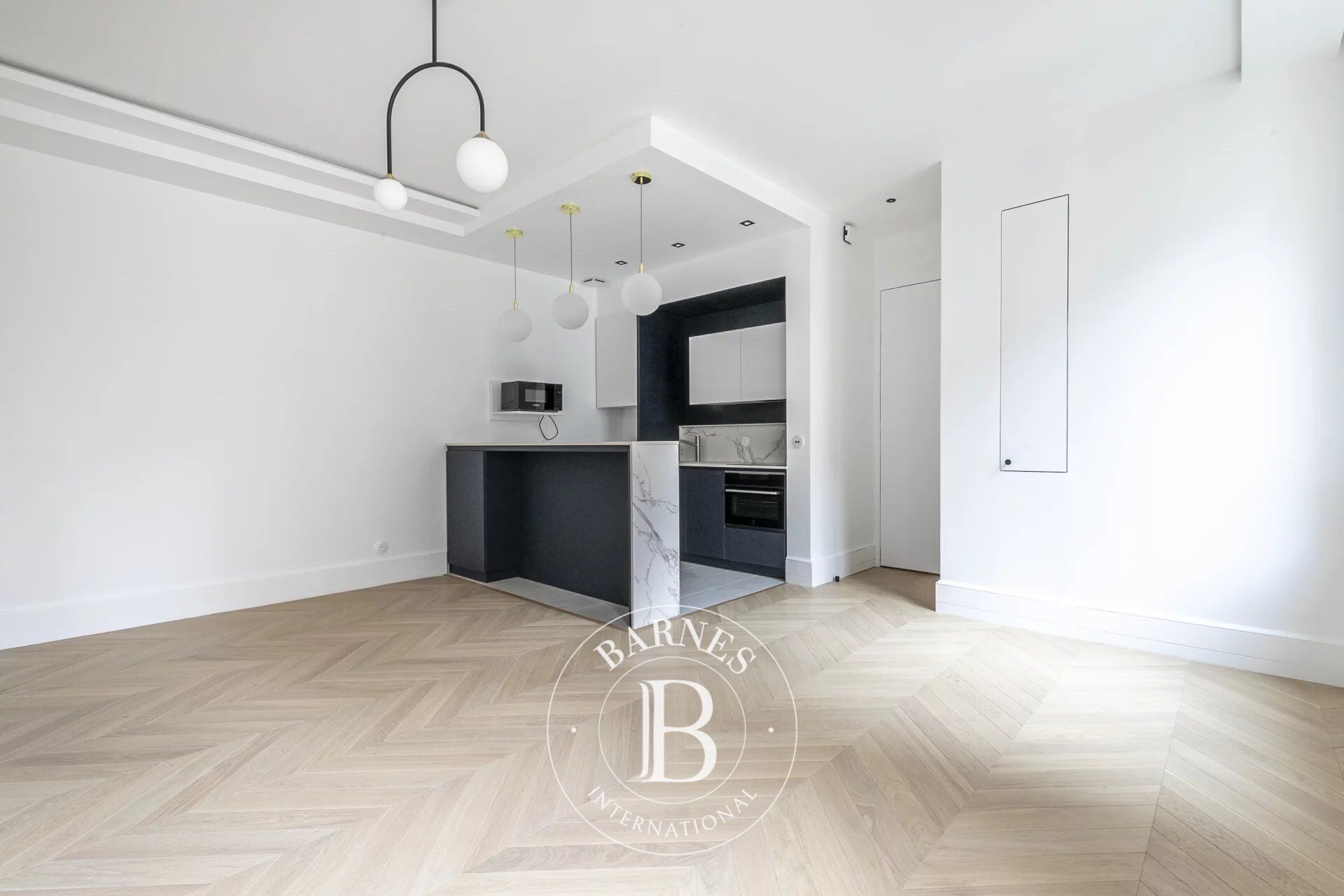 Paris 6 - Carrefour de la Croix Rouge - Exclusive - Fully renovated two-room apartment - Quiet, bright, spacious - picture 2