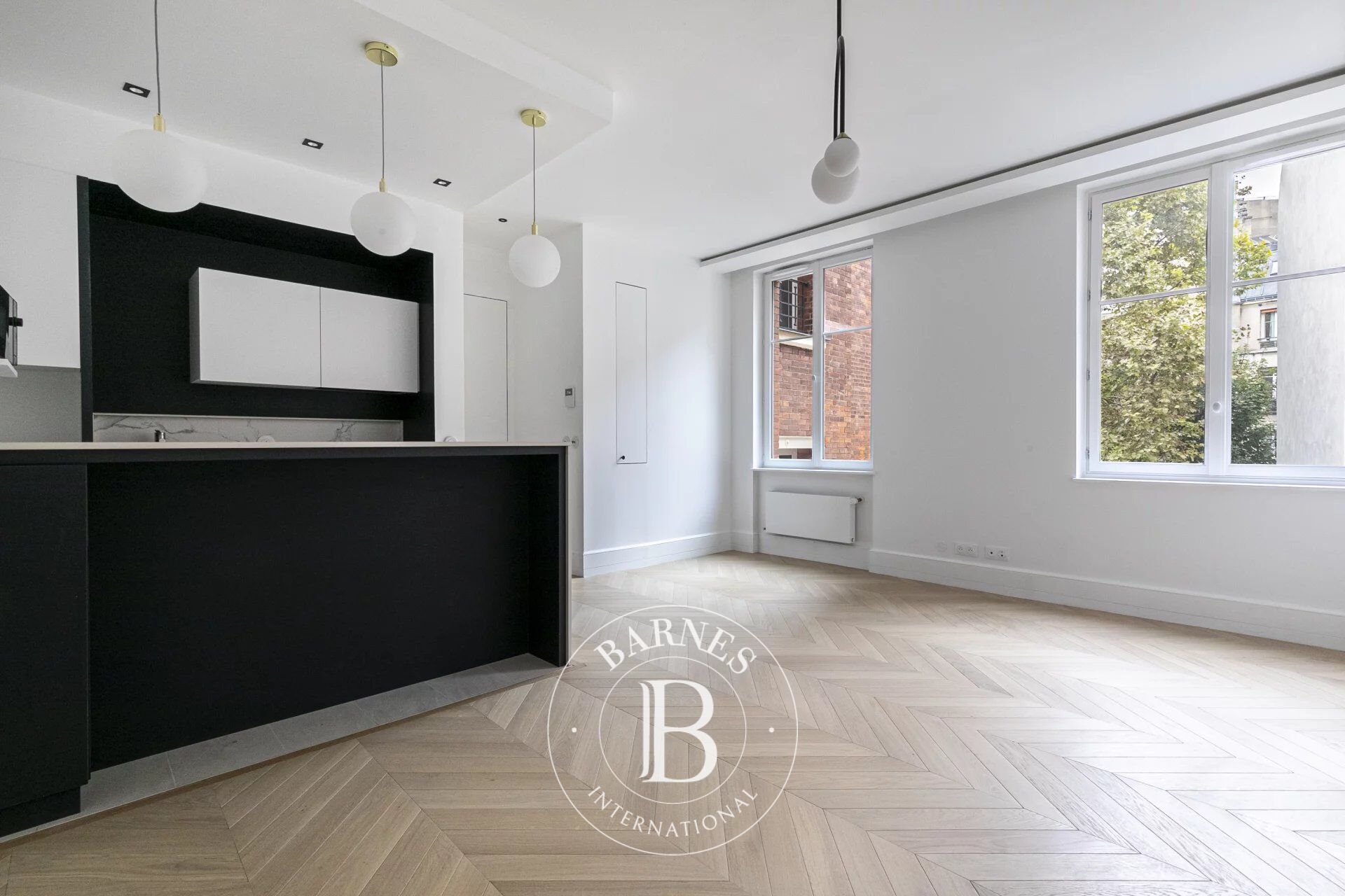 Paris 6 - Carrefour de la Croix Rouge - Exclusive - Fully renovated two-room apartment - Quiet, bright, spacious - picture 1