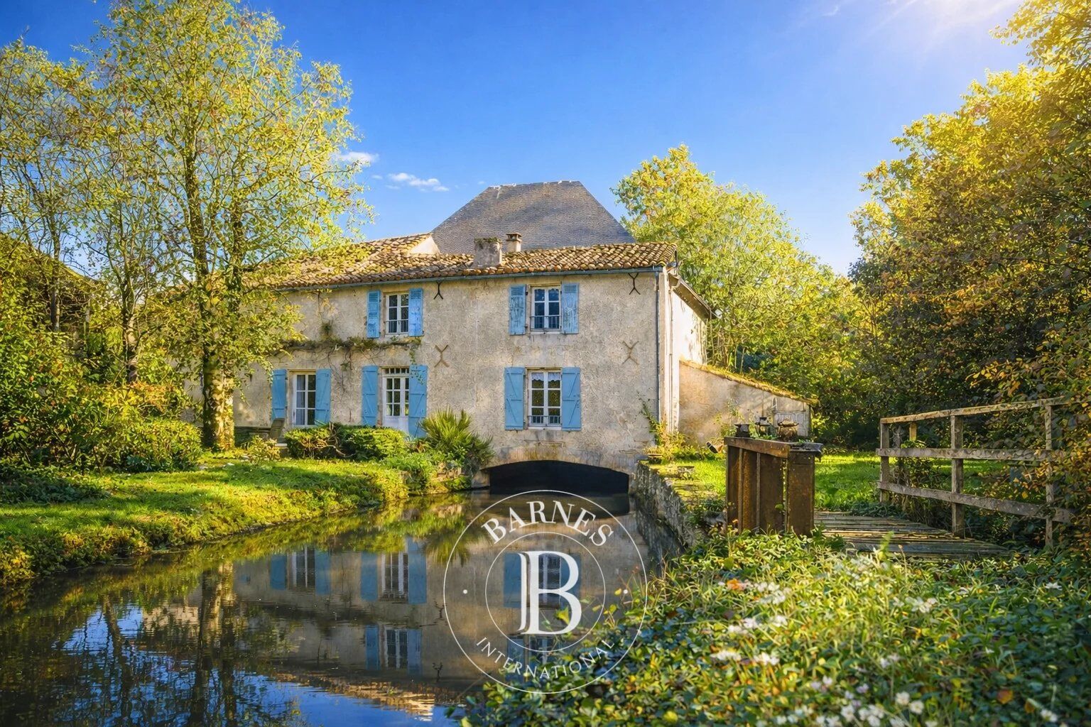 Sud Poitiers - Maison de campagne -  Dépendances - Terrain de 8500 m² - picture 1