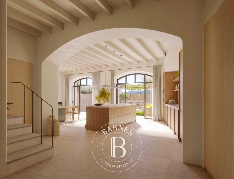 Contemporary Three-Storey Eco Townhouse with Panoramic Views in Central Santa Maria del Camí - picture 3