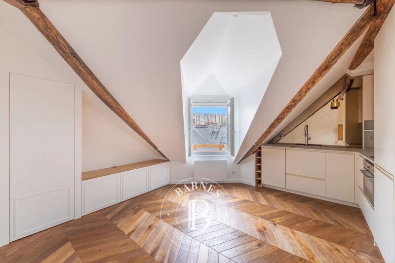 Vente appartement - Paris 3 - Rue du Temple - Entièrement rénové - Dernier étage - Ascenseur