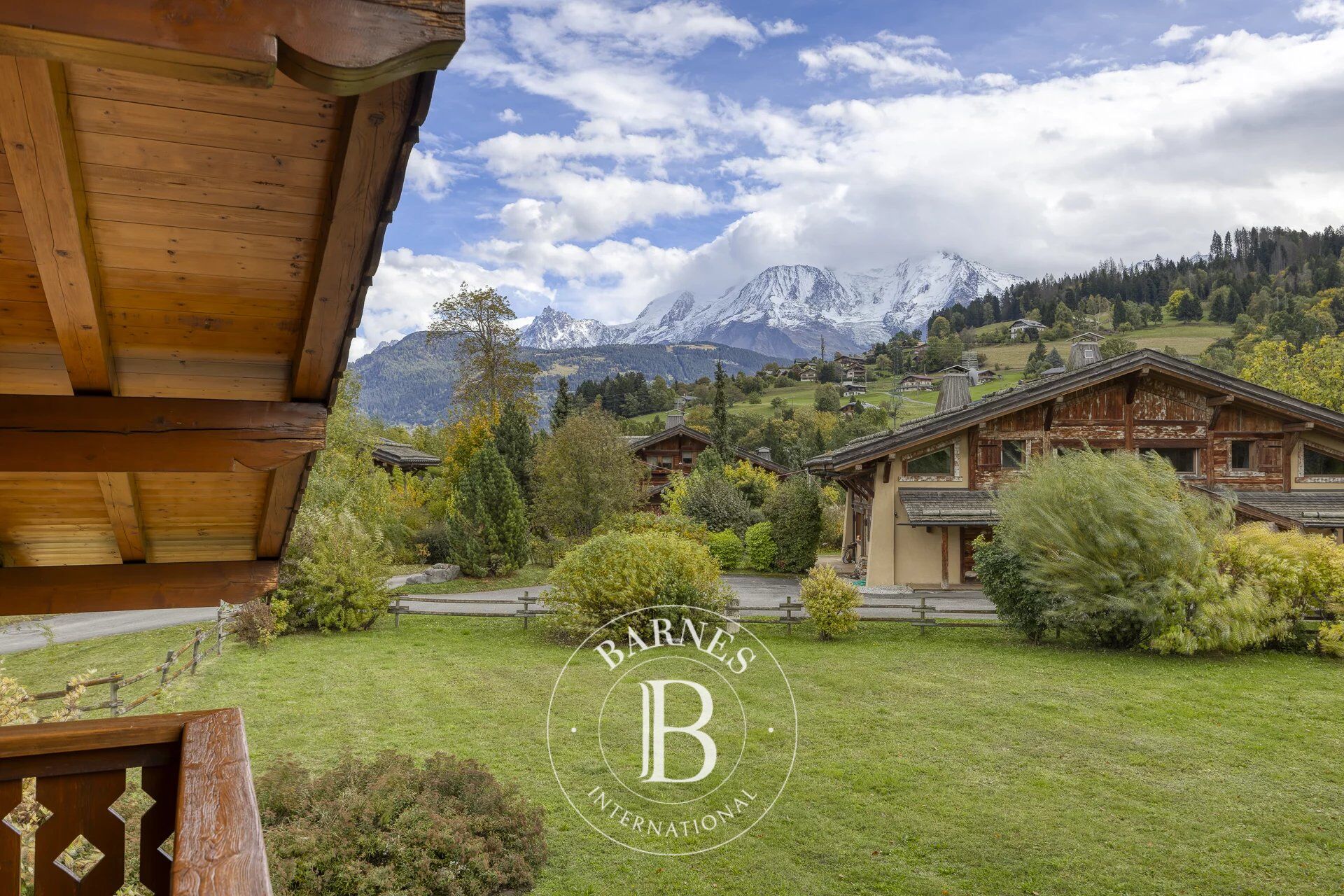 OFF MARKET - COMBLOUX - CHALET AVEC VUE MONT-BLANC - picture 2