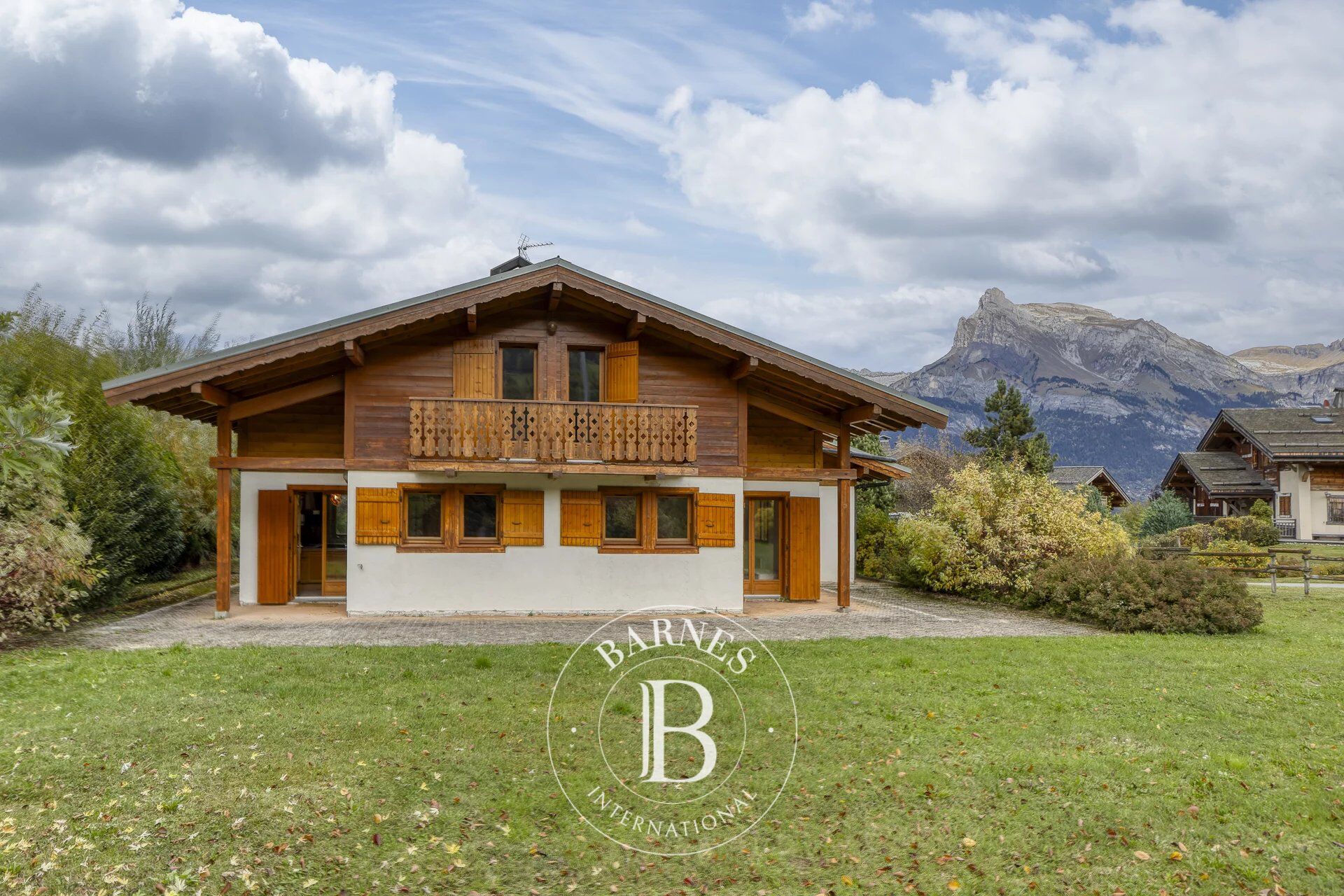 OFF MARKET - COMBLOUX - CHALET AVEC VUE MONT-BLANC - picture 3