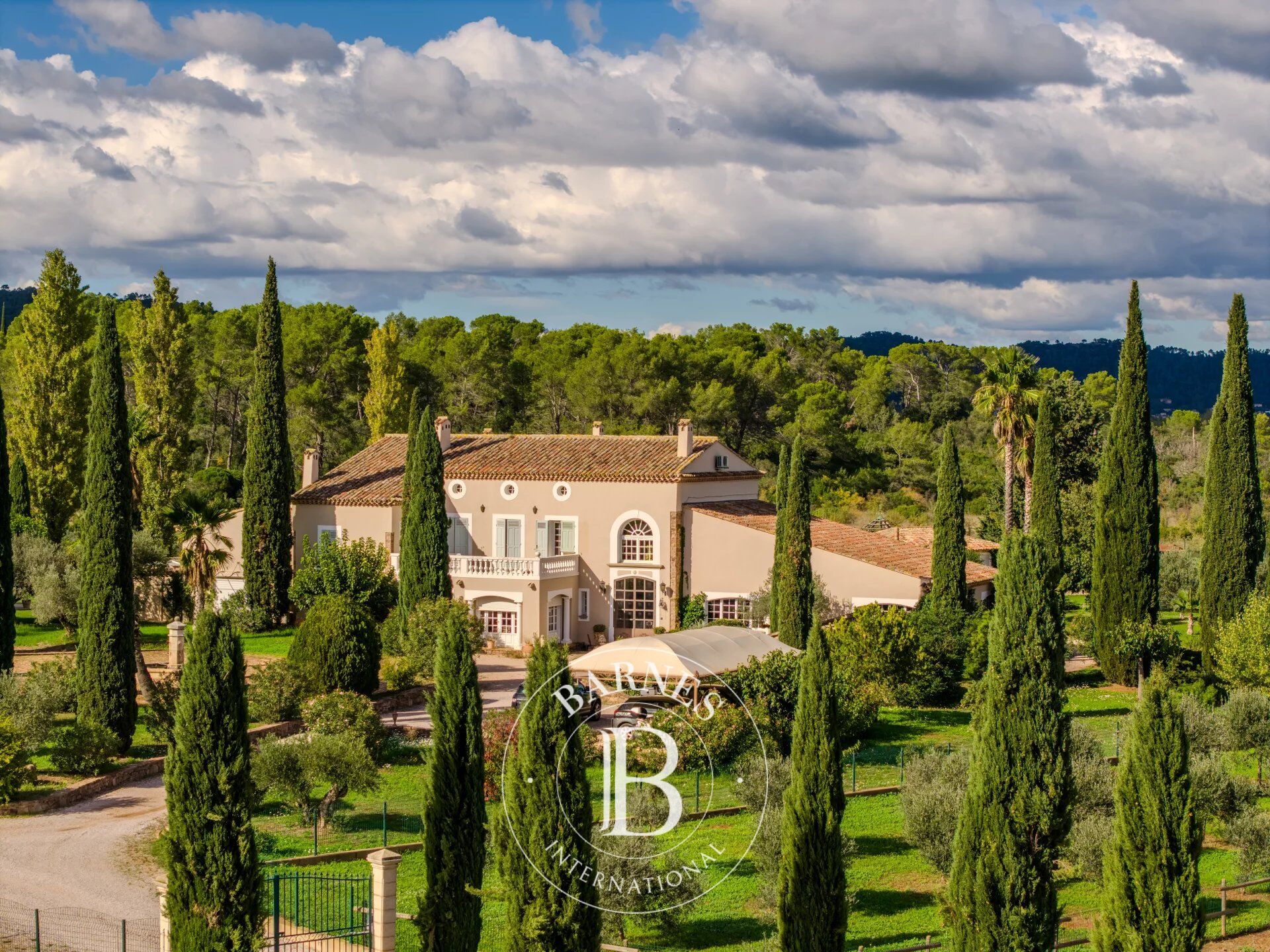 South of France – Provence – Sublime family estate of over 30 hectares with vineyards, ULM airstrip, and a beautiful main residence of approximately 800 m² with outbuildings - picture 1