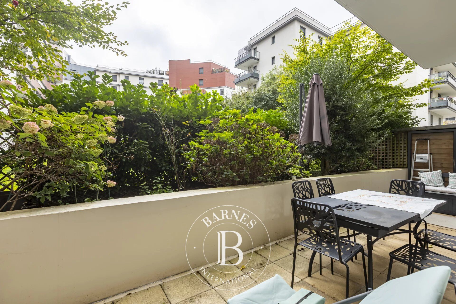 Barnes Boulogne - 45m² (484 sq ft) south-facing terrace/garden  - 2 bedrooms. - picture 1