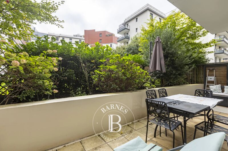 Barnes Boulogne - 45m² (484 sq ft) south-facing terrace/garden  - 2 bedrooms.