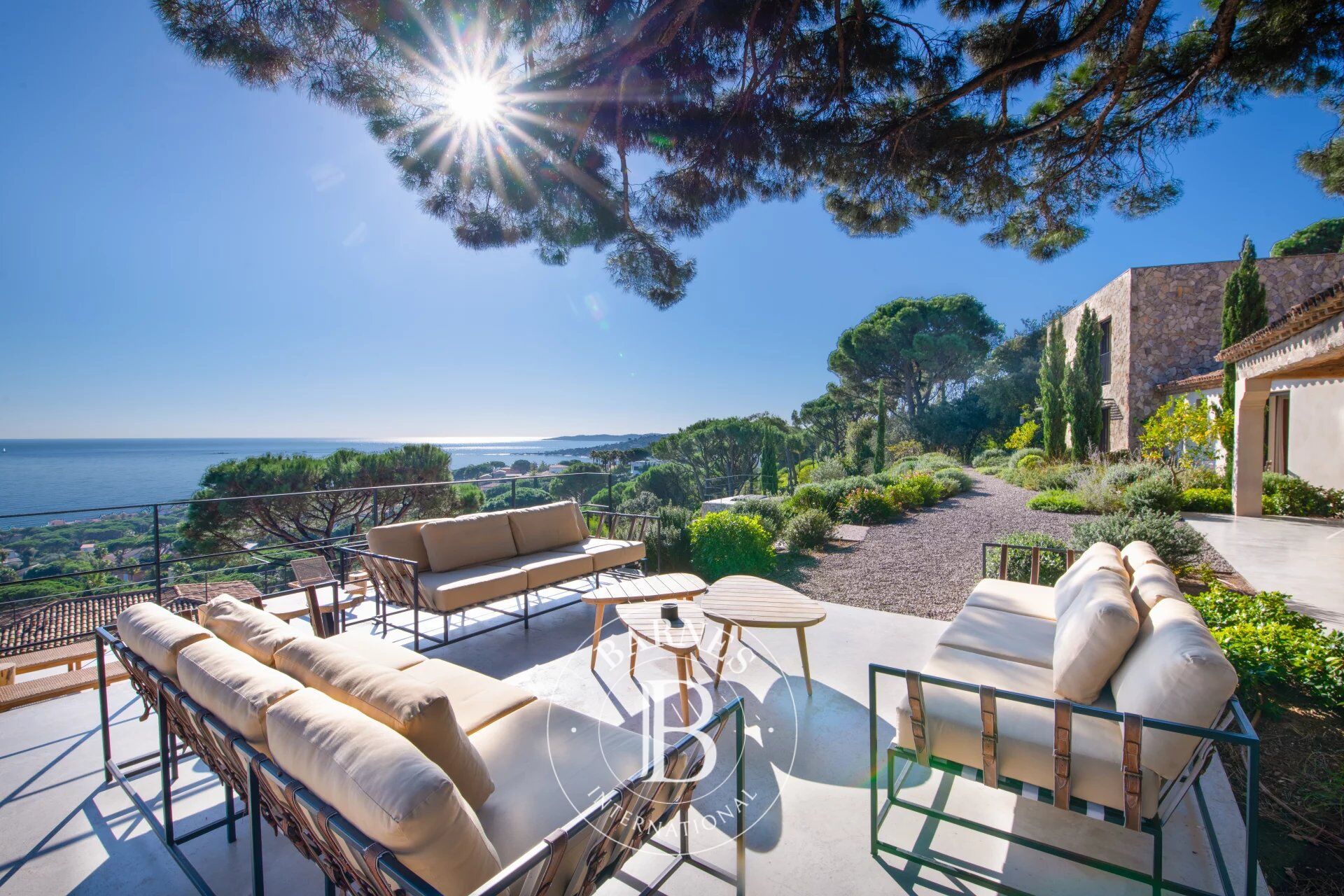 CO-EXCLUSIVITÉ - SAINTE-MAXIME - VILLA VUE MER - DOMAINE PRIVÉ - PISCINE - picture 2