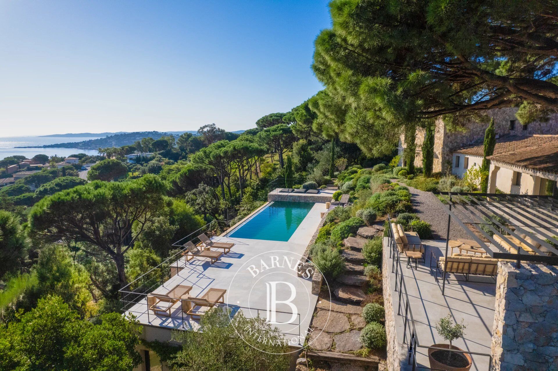 CO-EXCLUSIVITÉ - SAINTE-MAXIME - VILLA VUE MER - DOMAINE PRIVÉ - PISCINE - picture 1